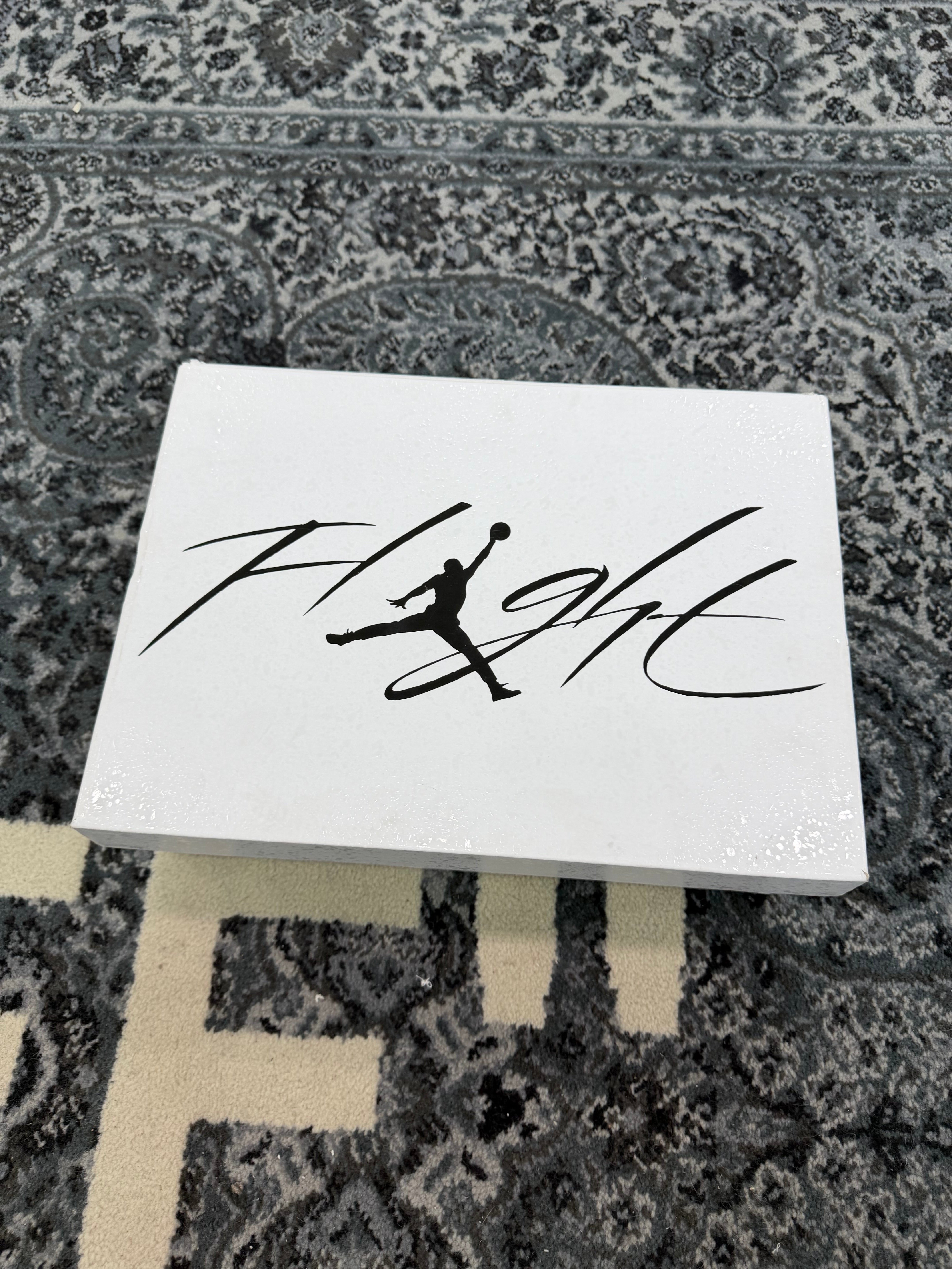 Jordan 4 “White Thunder”