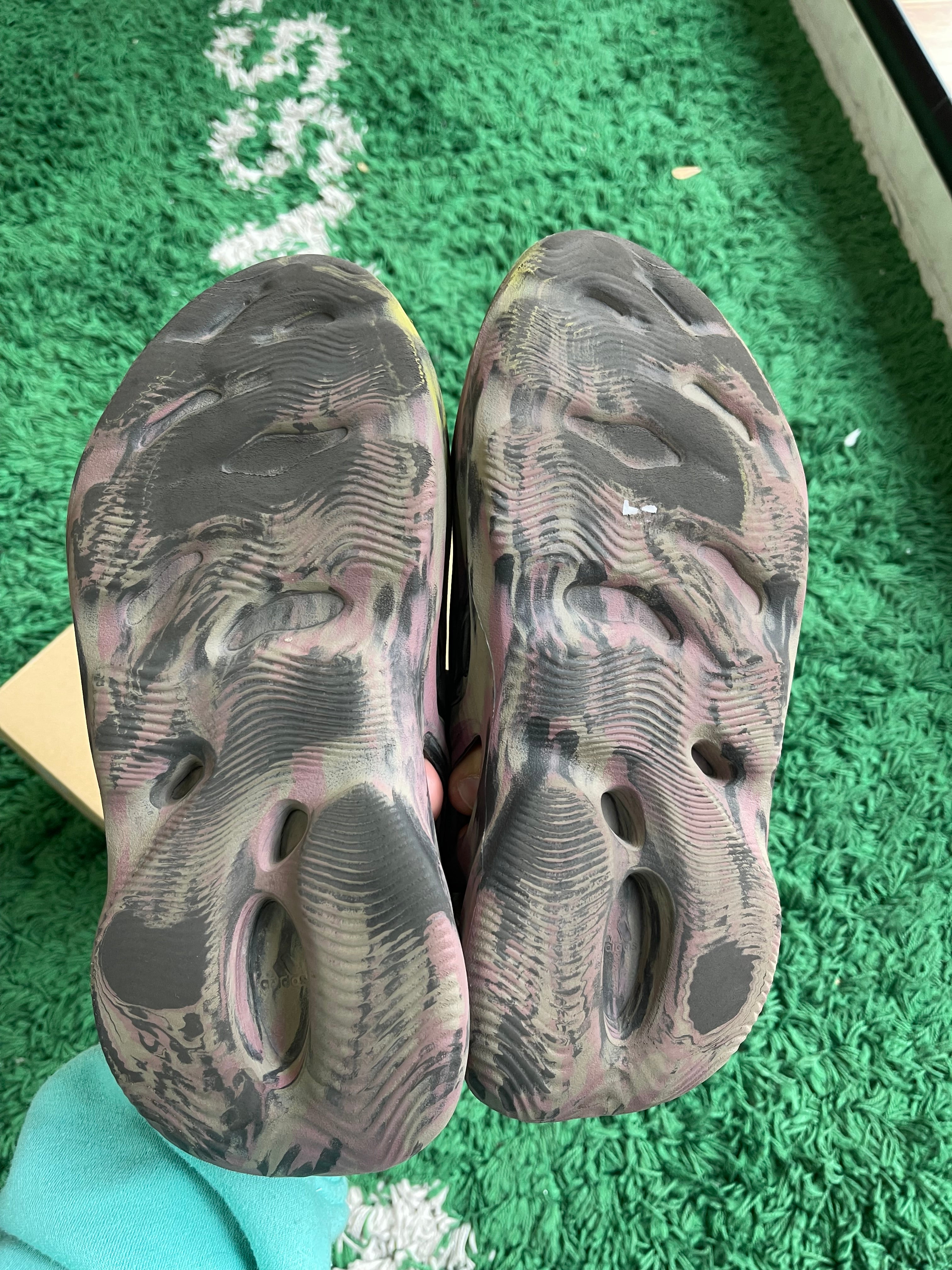 Yeezy Foam Runner “MX Carbon”