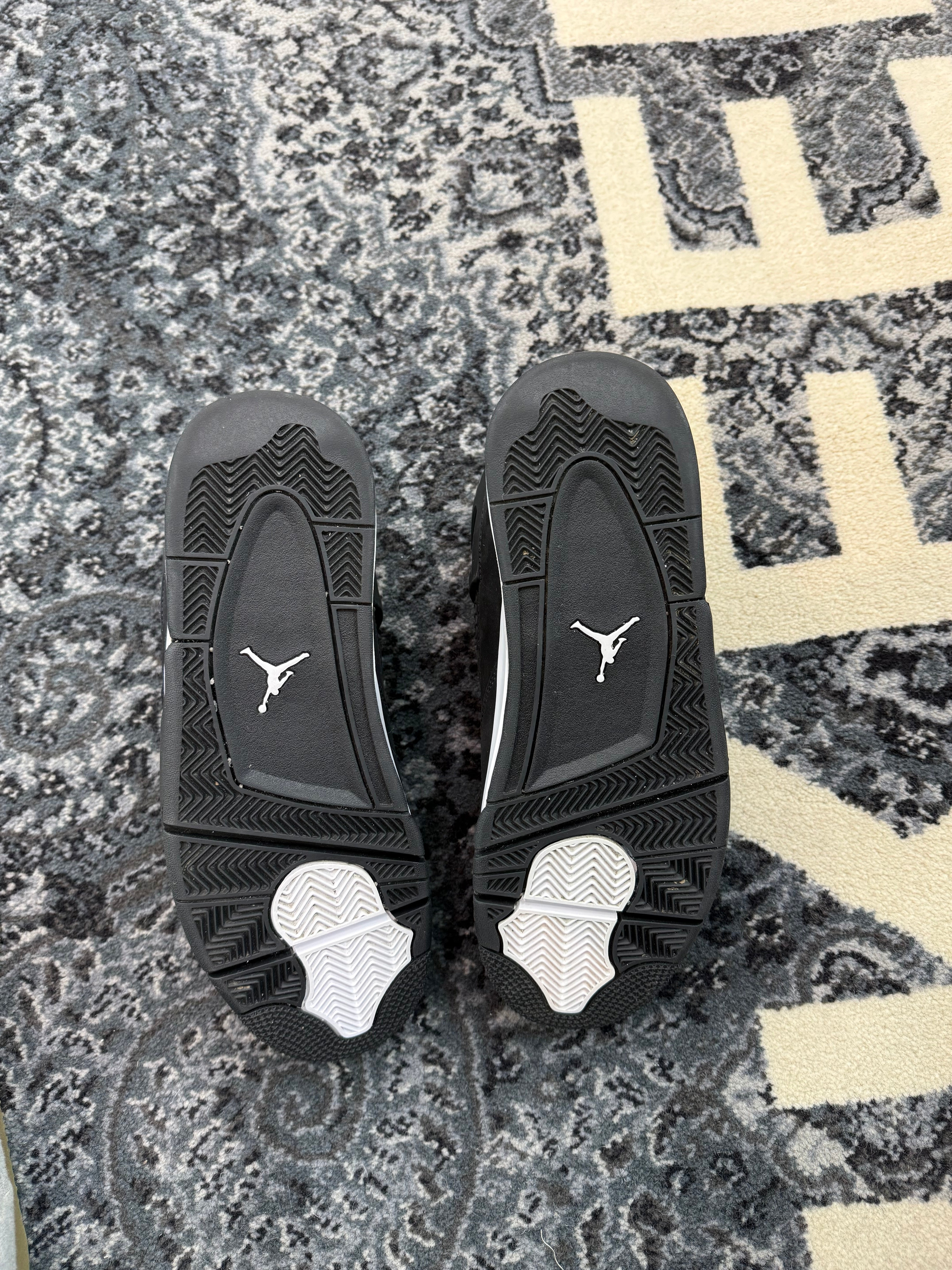 Jordan 4 “White Thunder”