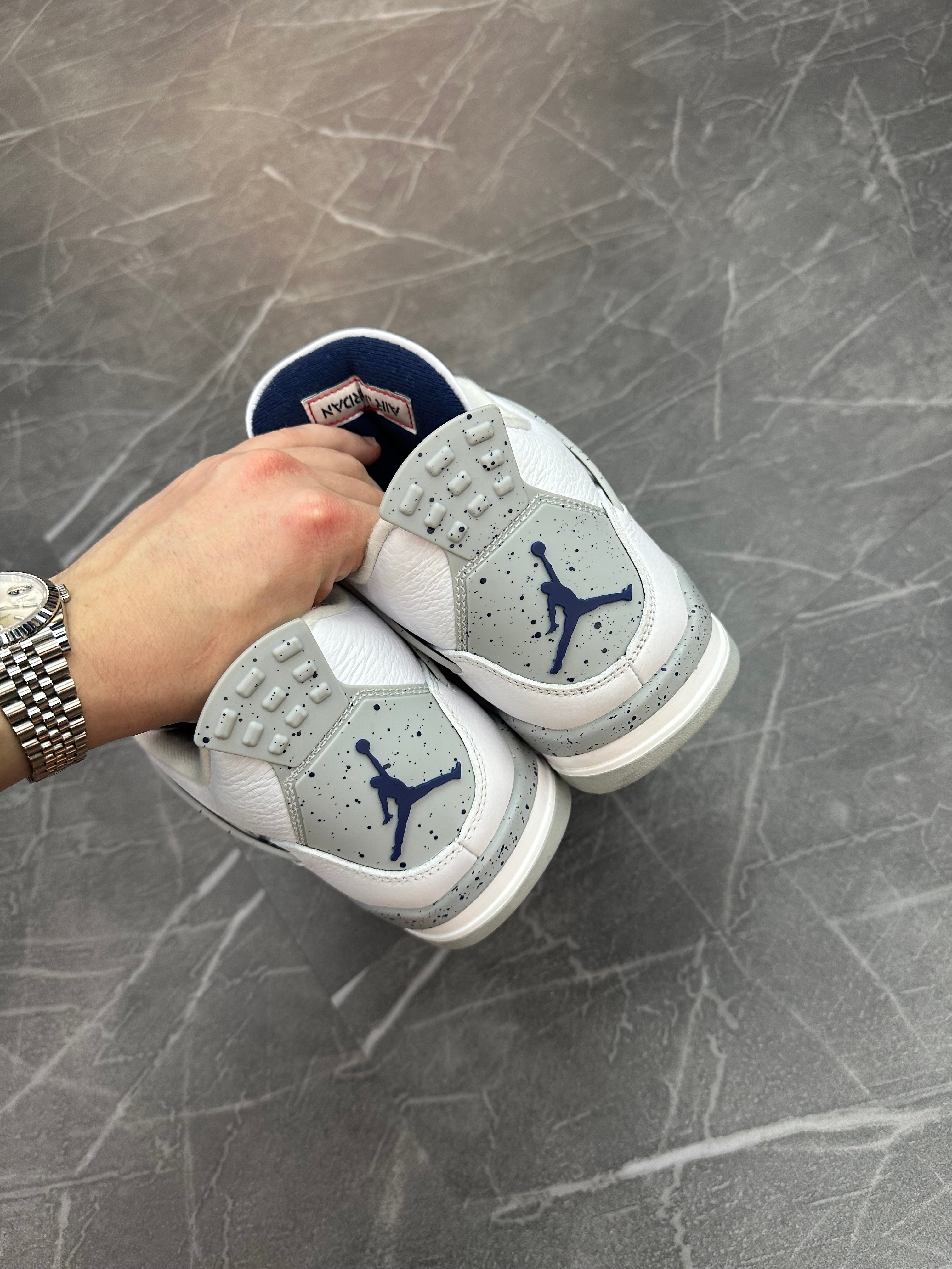 Jordan 4 “Midnight Navy”
