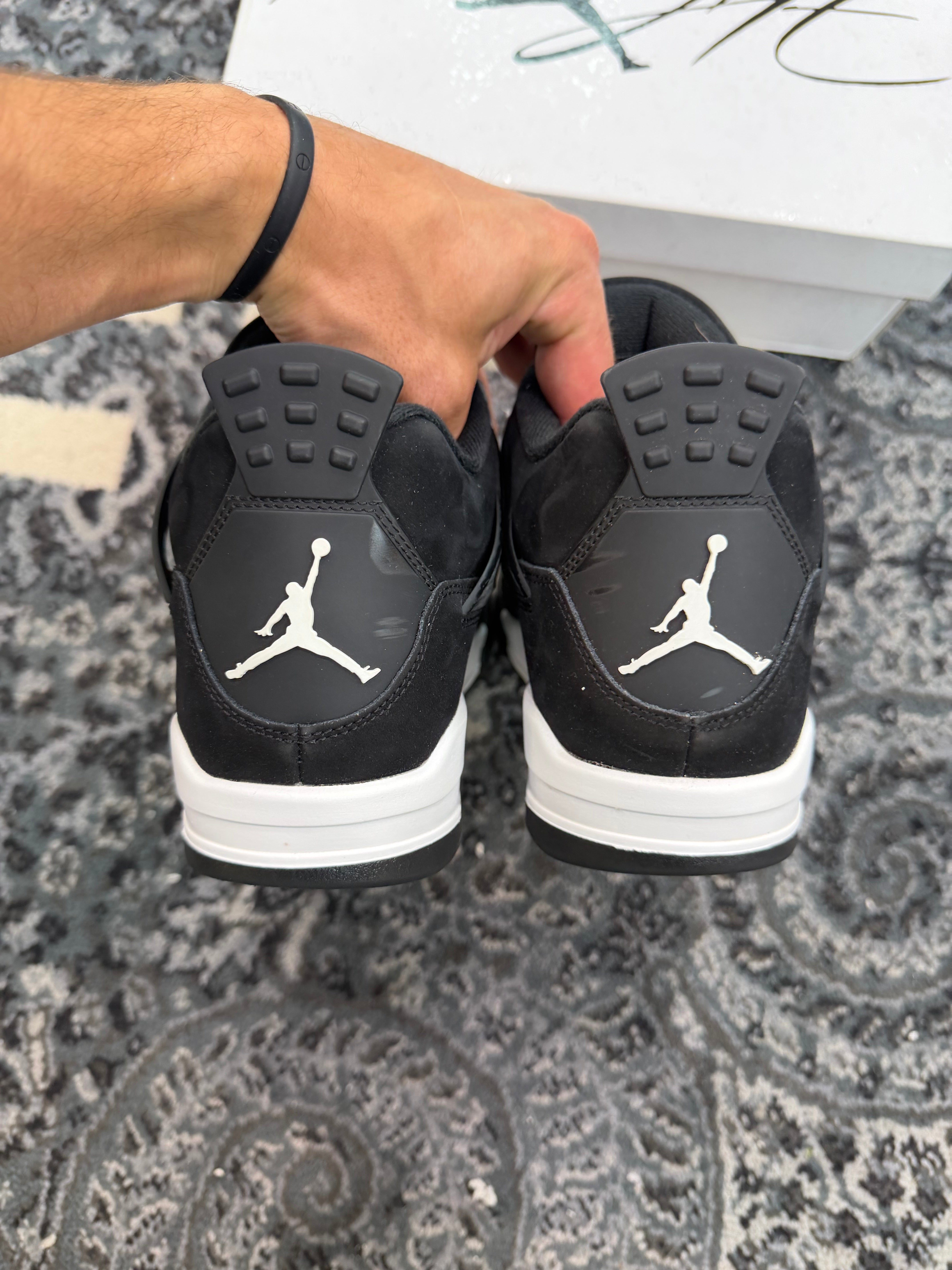 Jordan 4 “White Thunder”