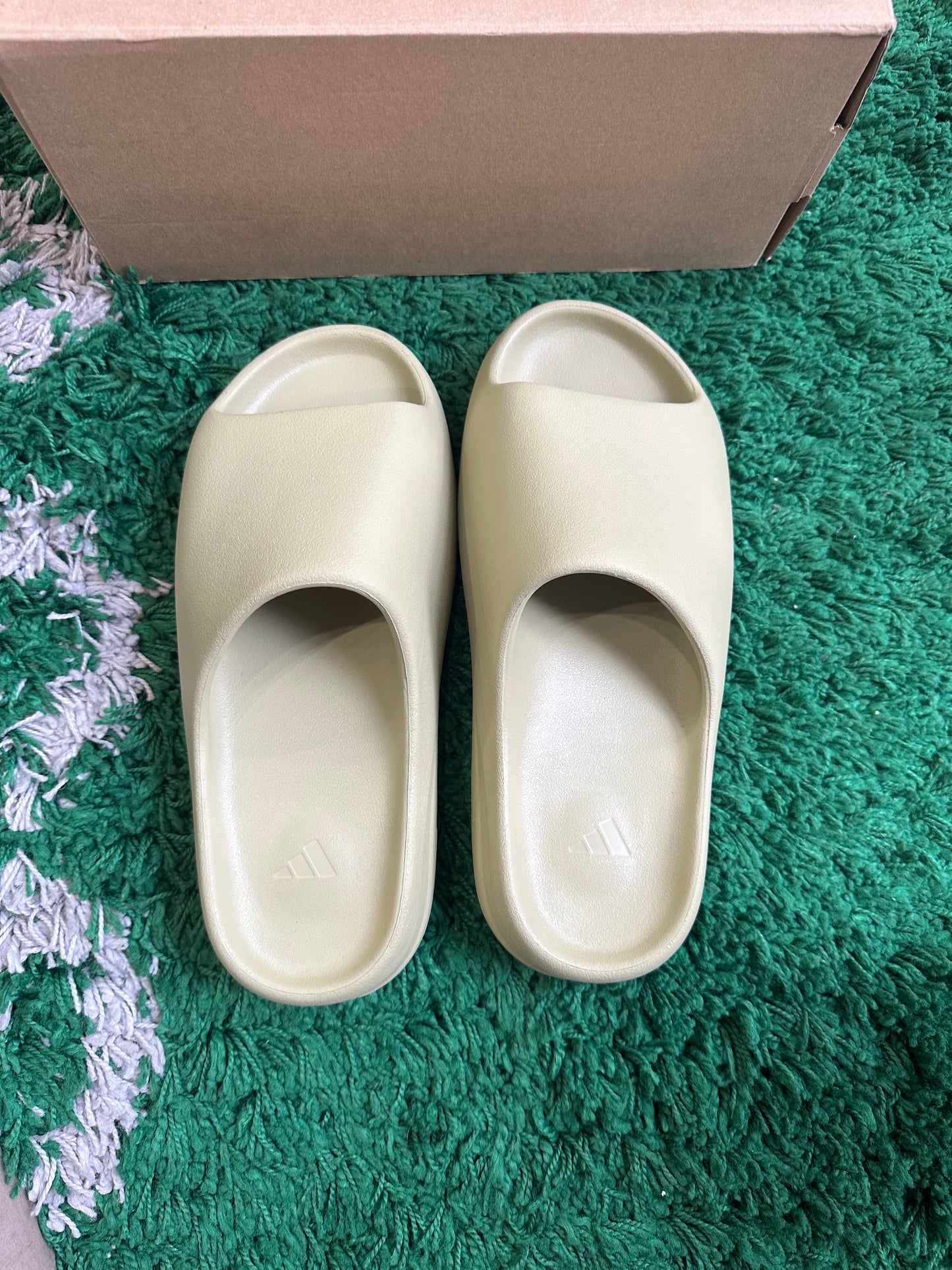 Yeezy Slide “Resin”