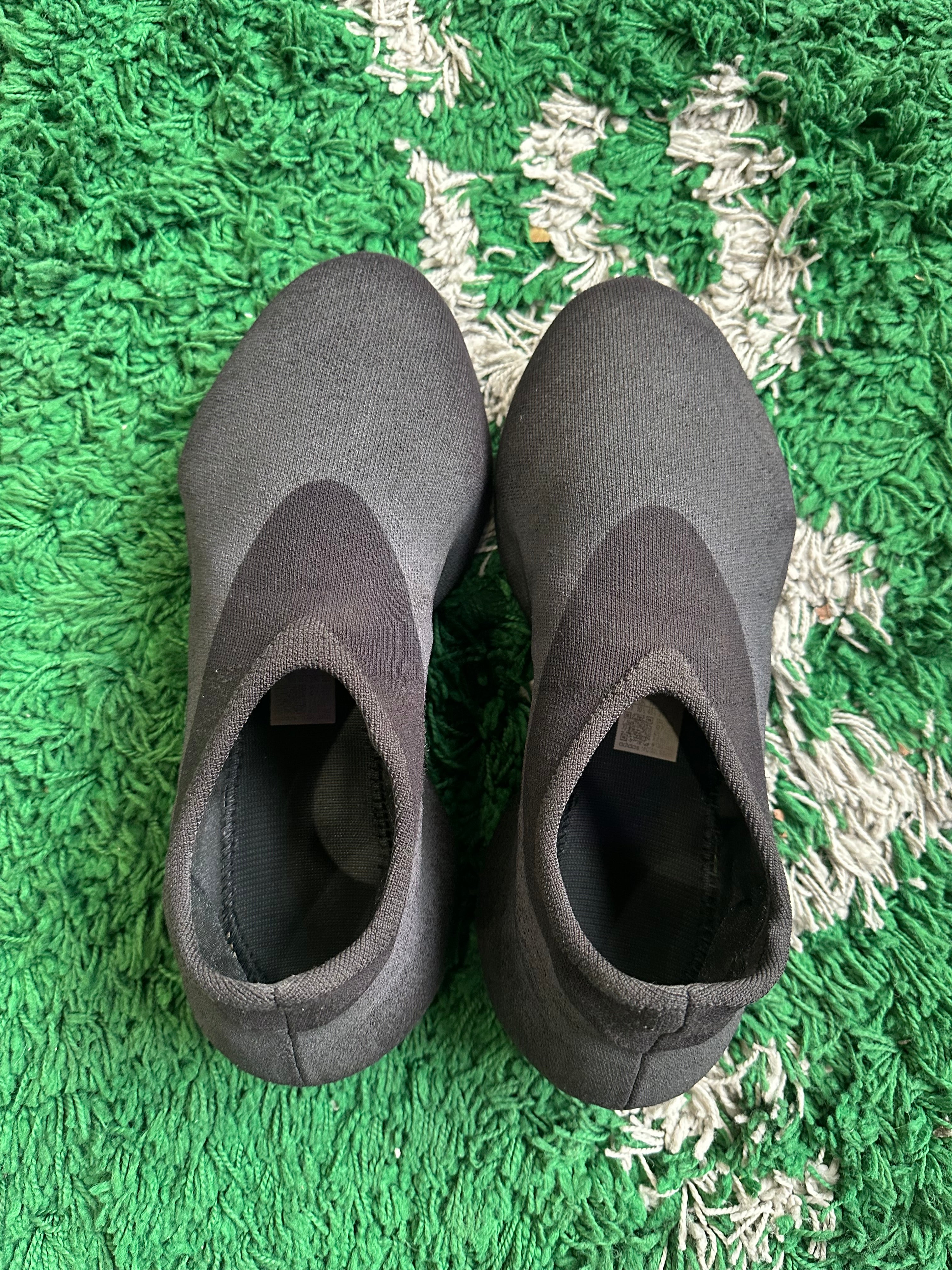 Yeezy Knit RNNR “Fade Onyx”