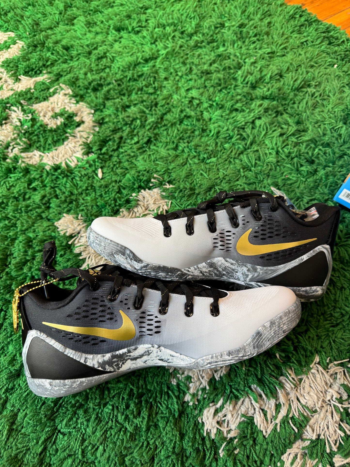 Kobe 9 Low Protro “Mambacita”