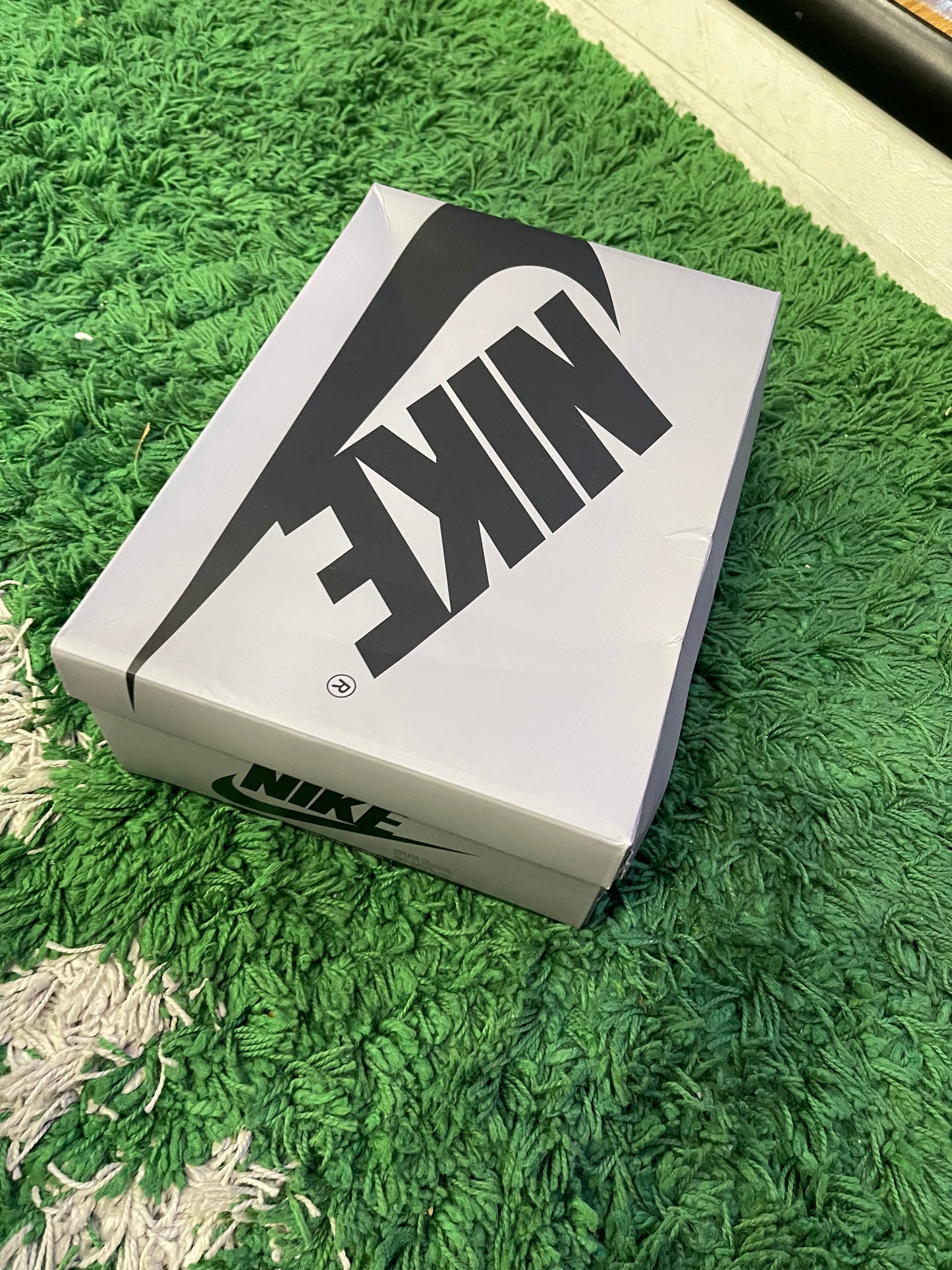 Jordan 1 Low “Shadow”