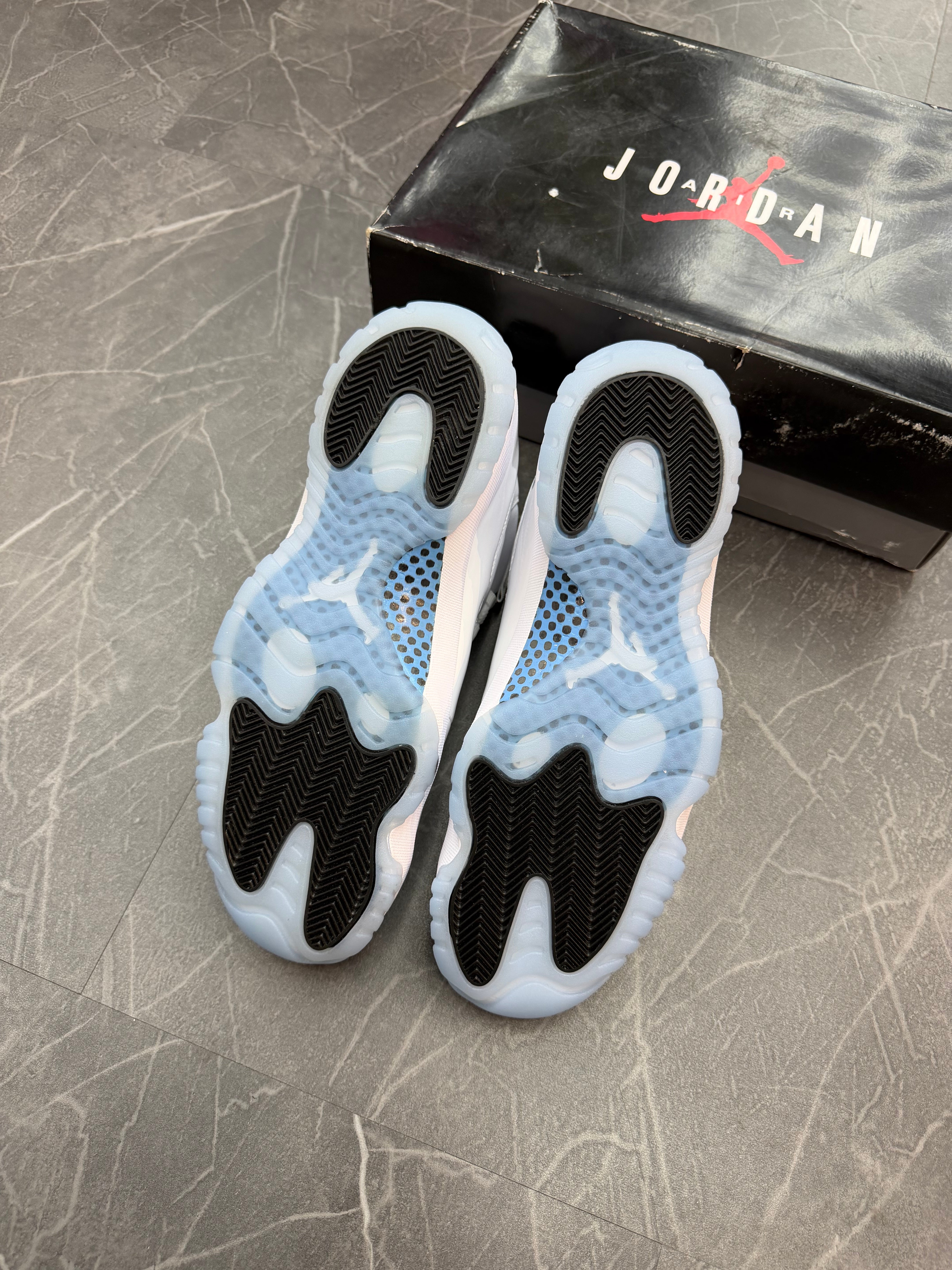 Jordan 11 “Legend Blue”