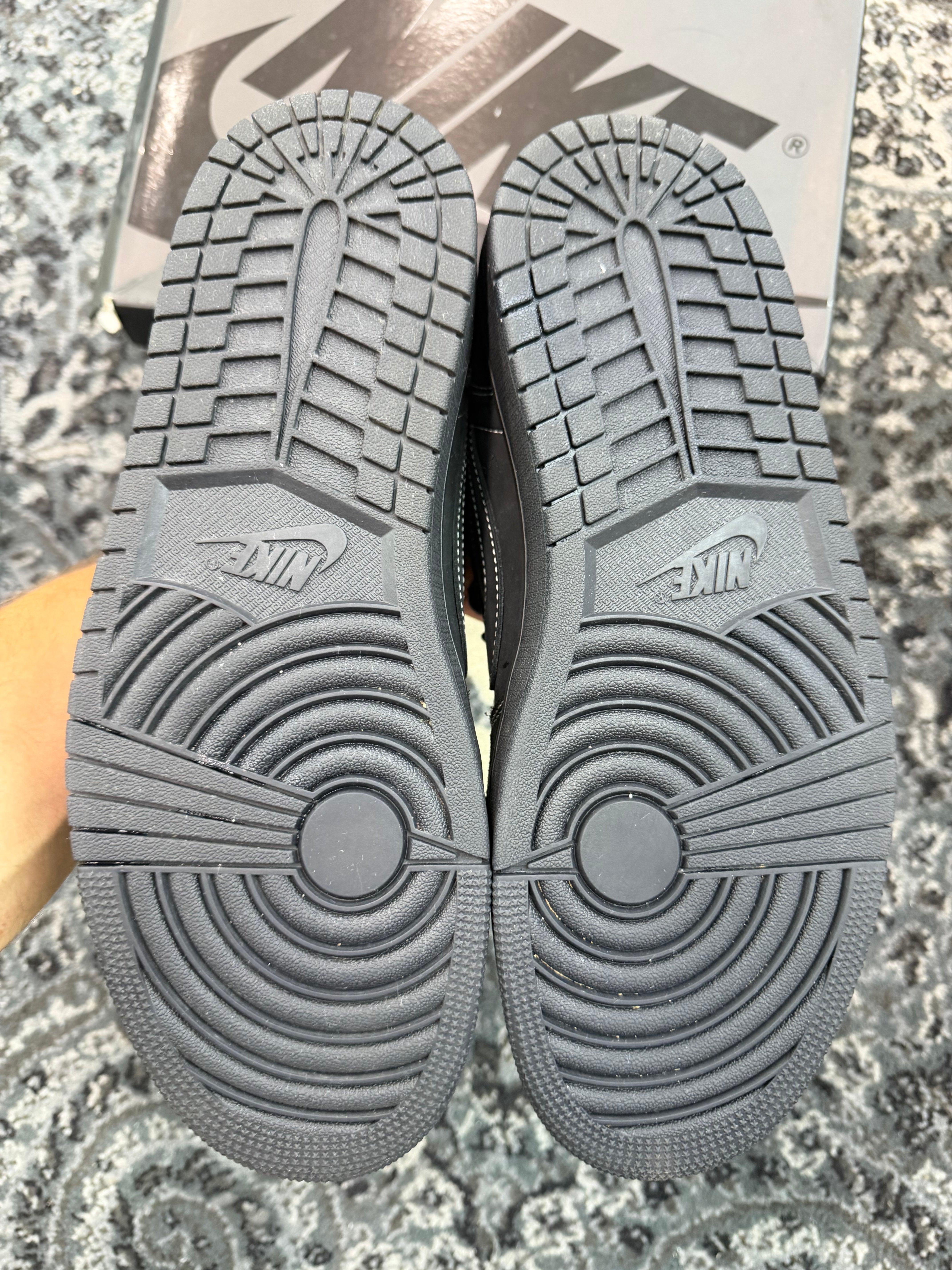 Jordan 1 Low Travis Scott “Phantom”