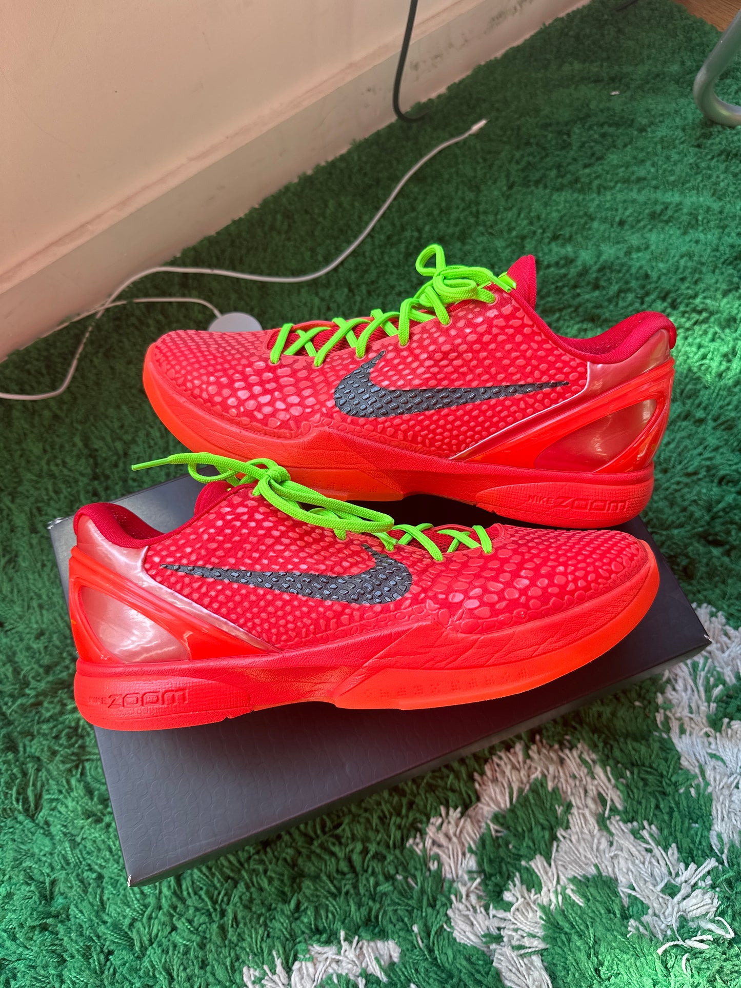 Kobe 6 Protro “Reverse Grinch”