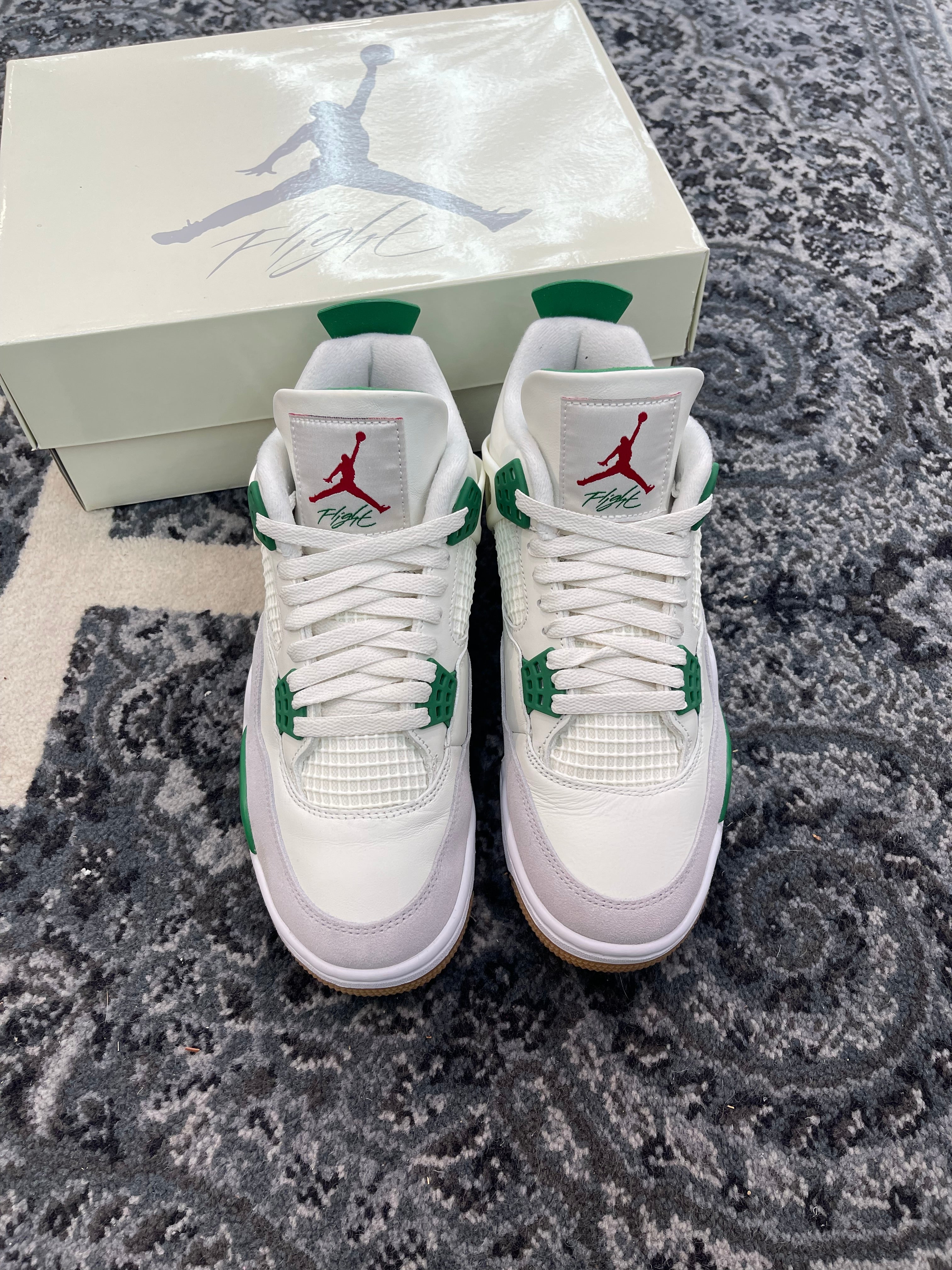 Jordan 4 SB “Pine Green”
