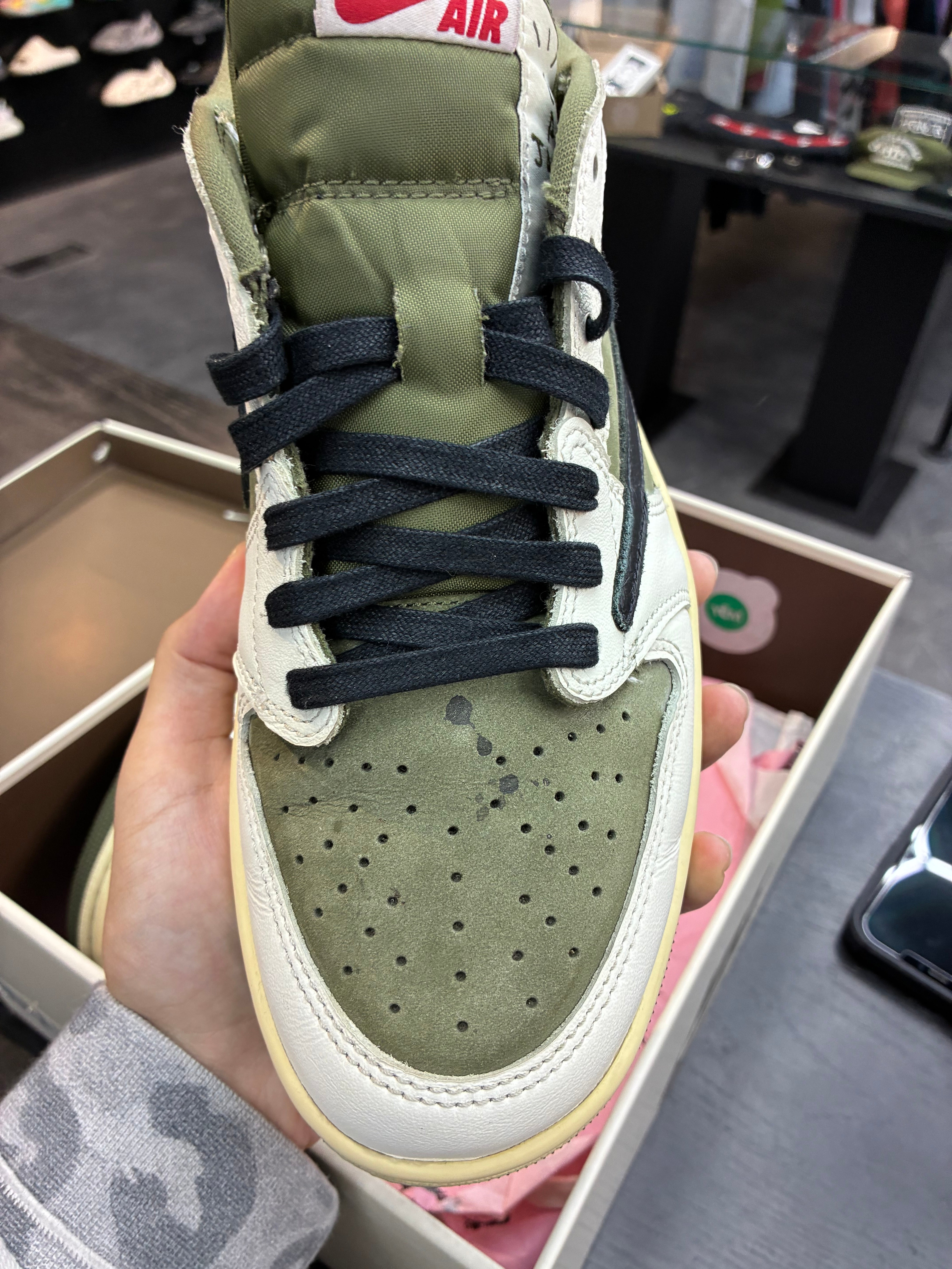 Travis Scott Jordan 1 Low “Medium Olive”