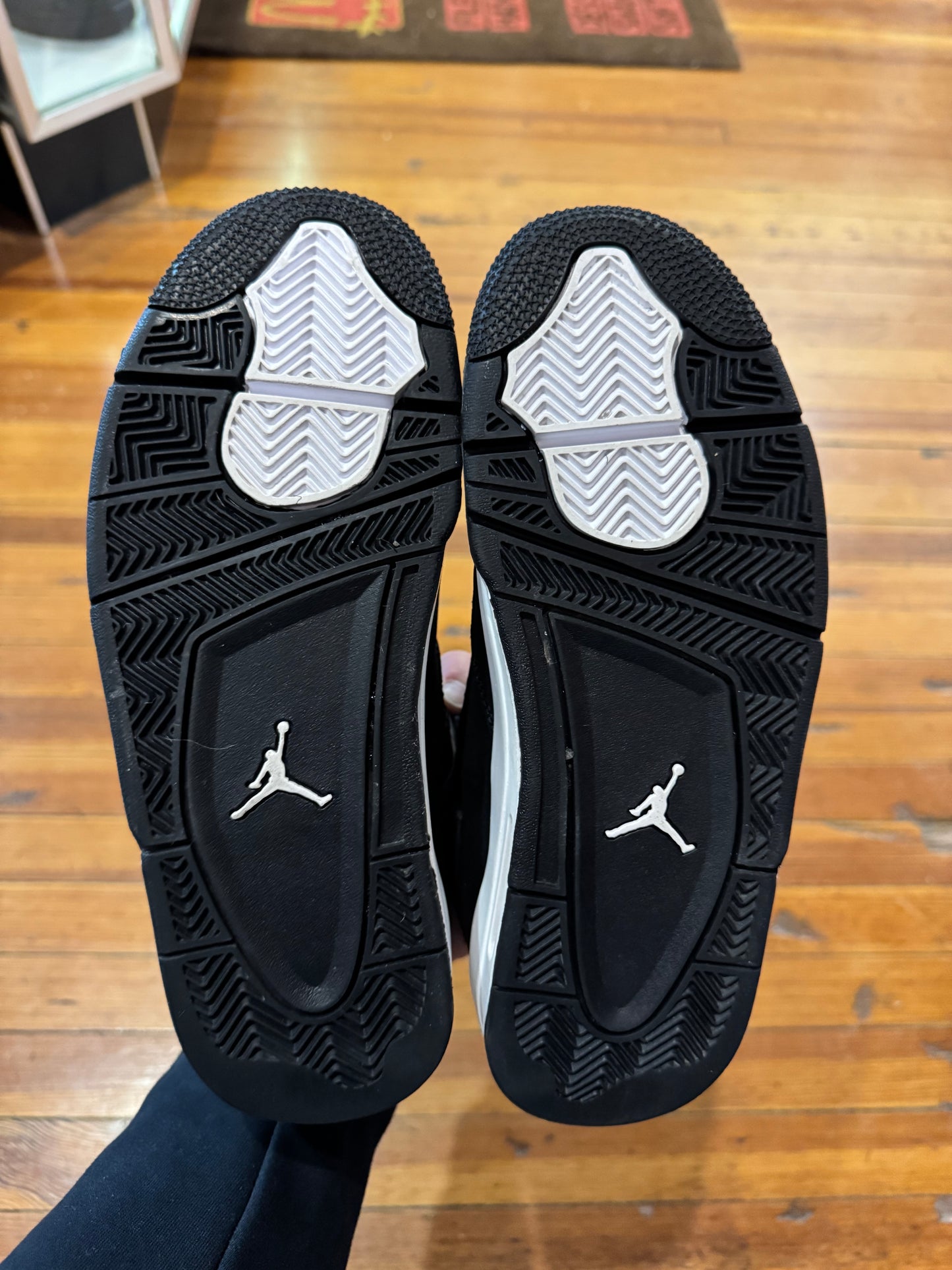 Jordan 4 “White Thunder”