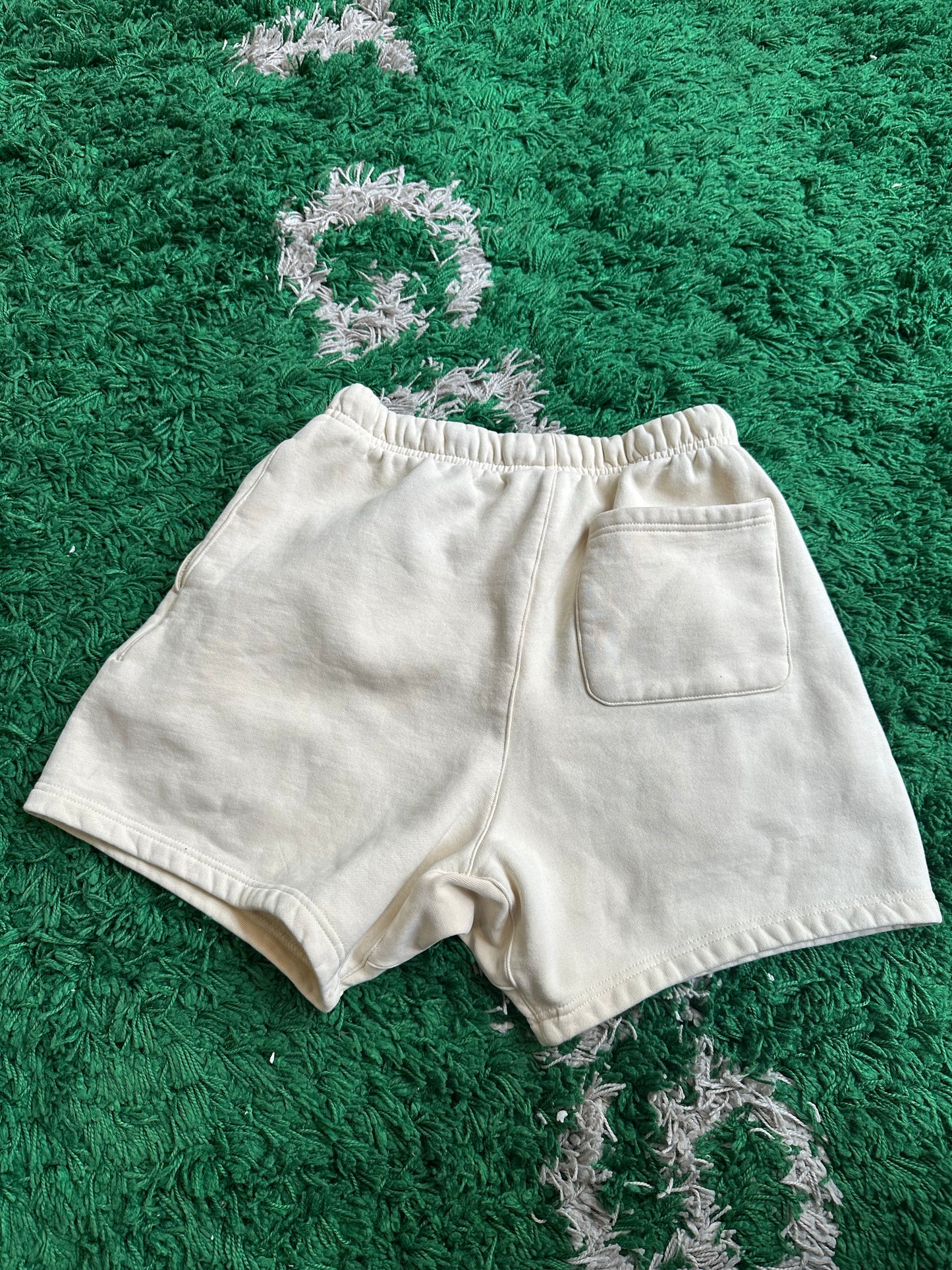 Essential Shorts “Off White”