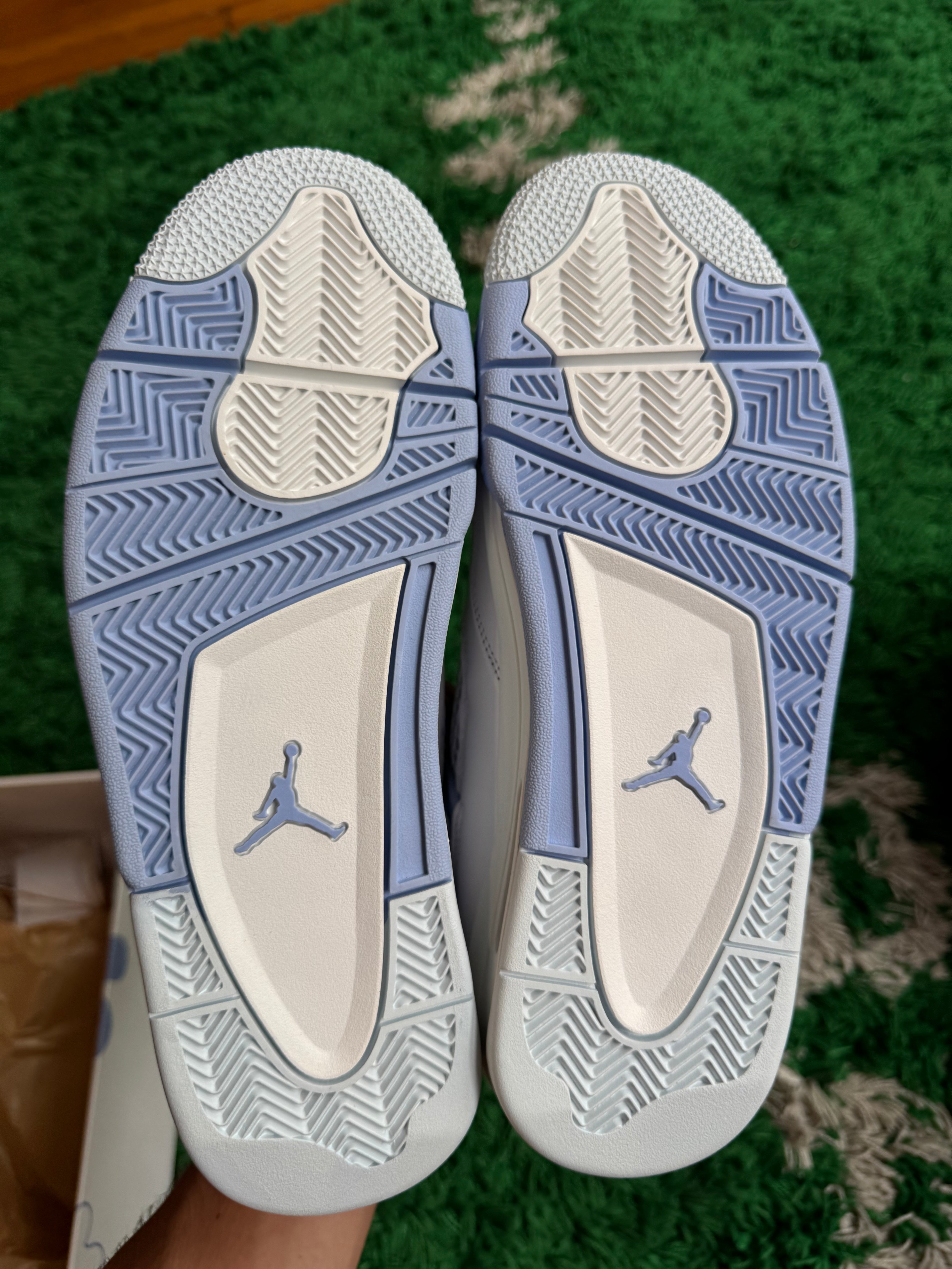 Jordan 4 “Forget Me Not”