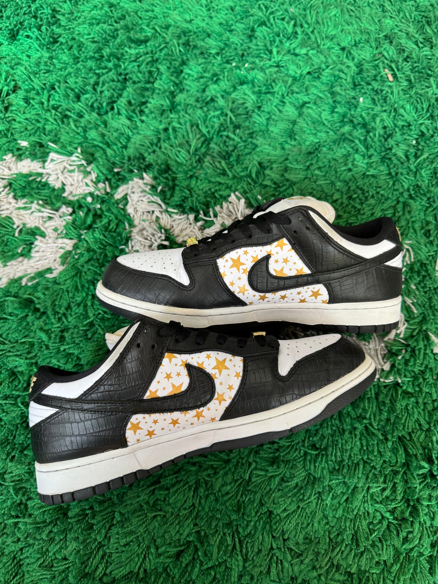 Nike SB Dunk Low Supreme Stars “Black”