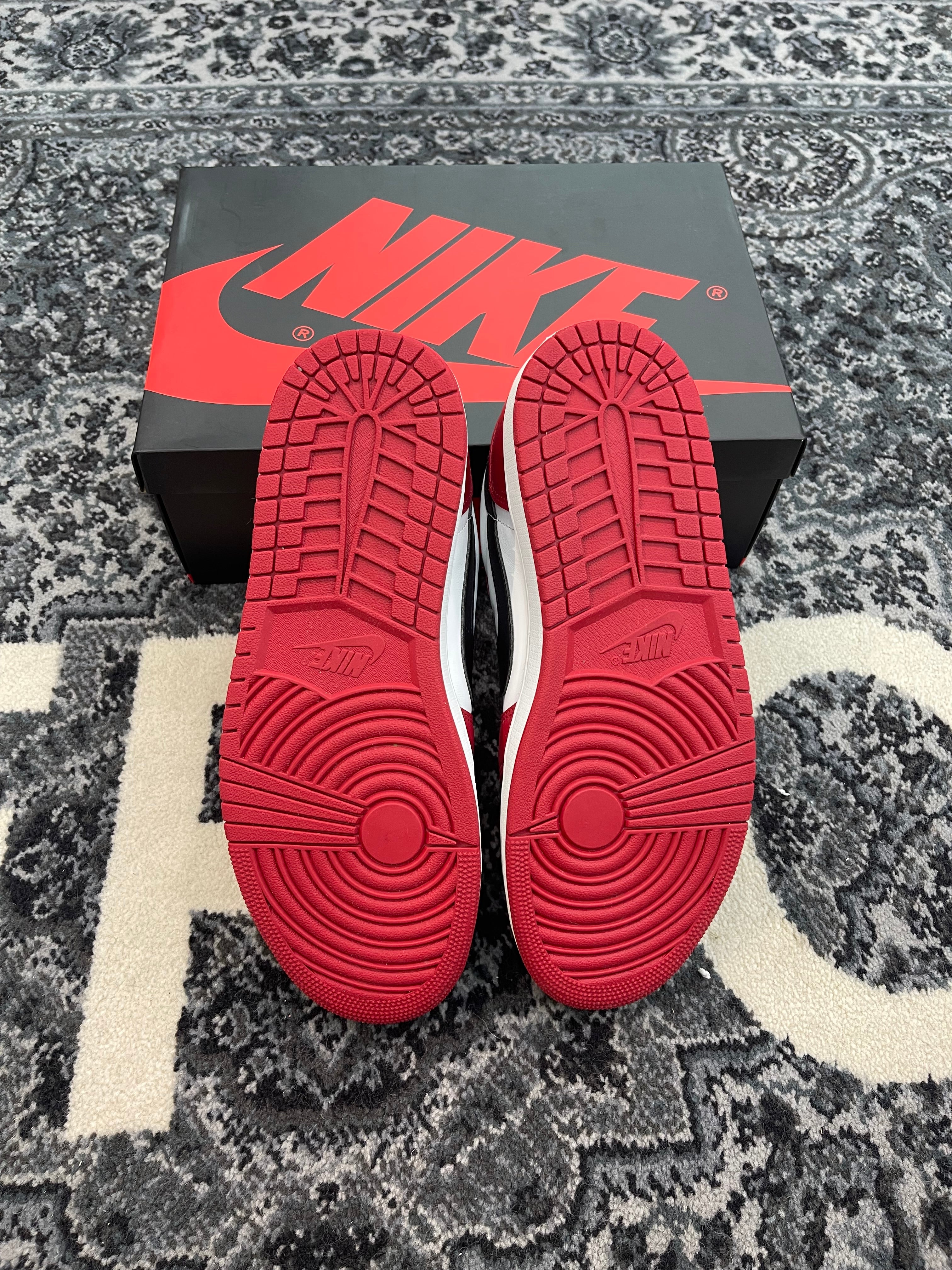 Jordan 1 Low “Chicago”