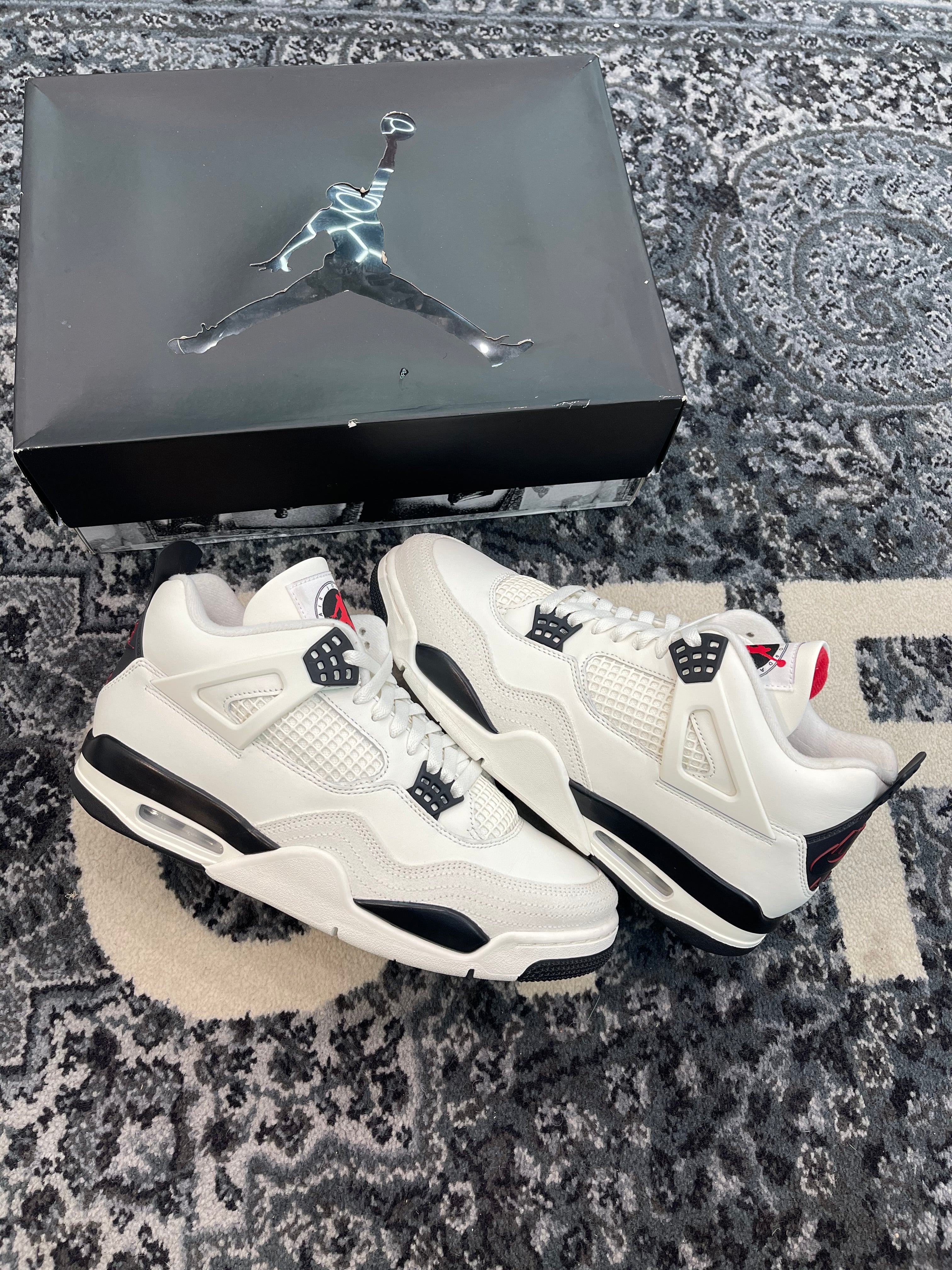 Jordan 4 “Flight Club”