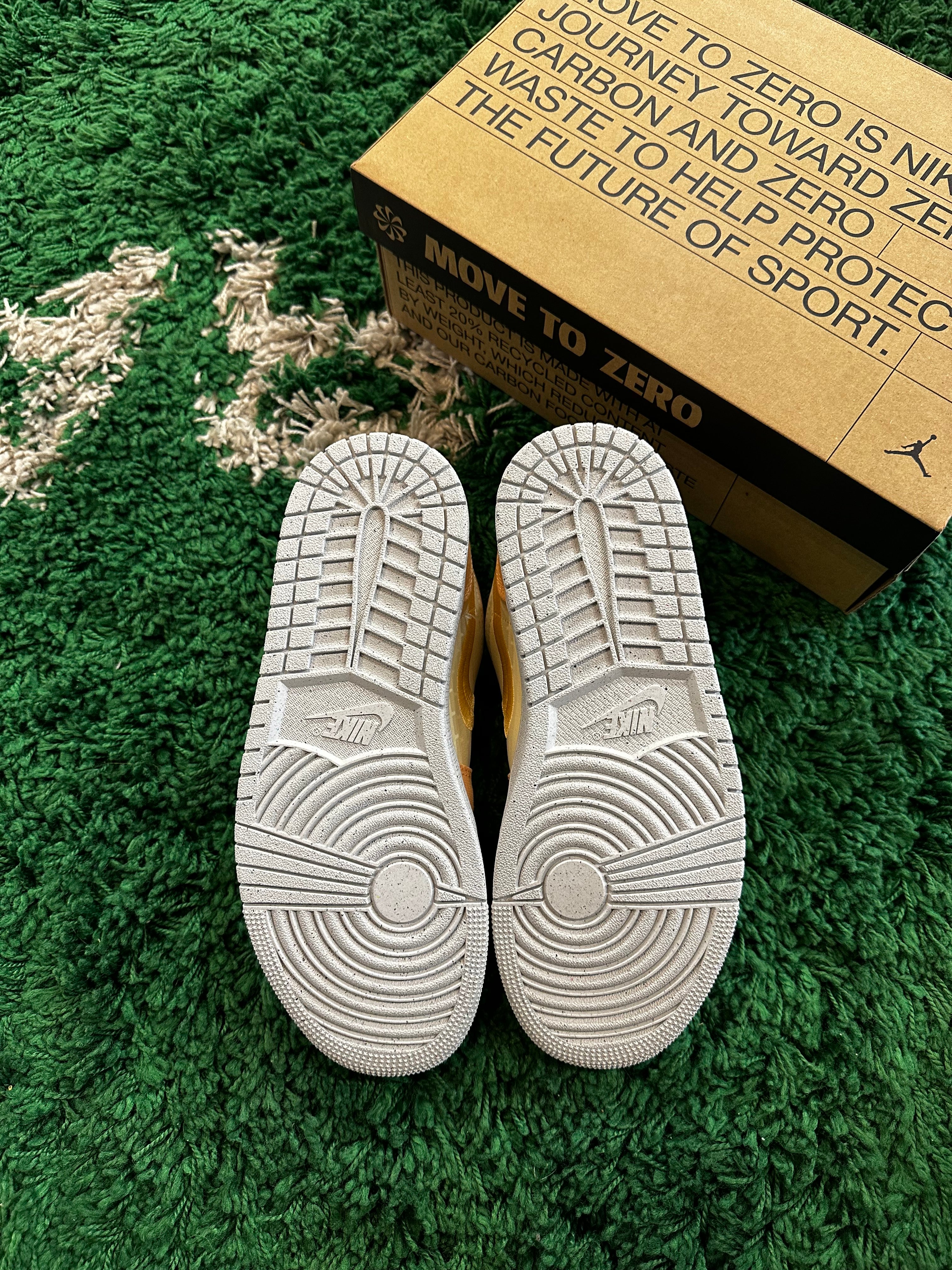 Jordan 1 Low SE “Celestial Gold”