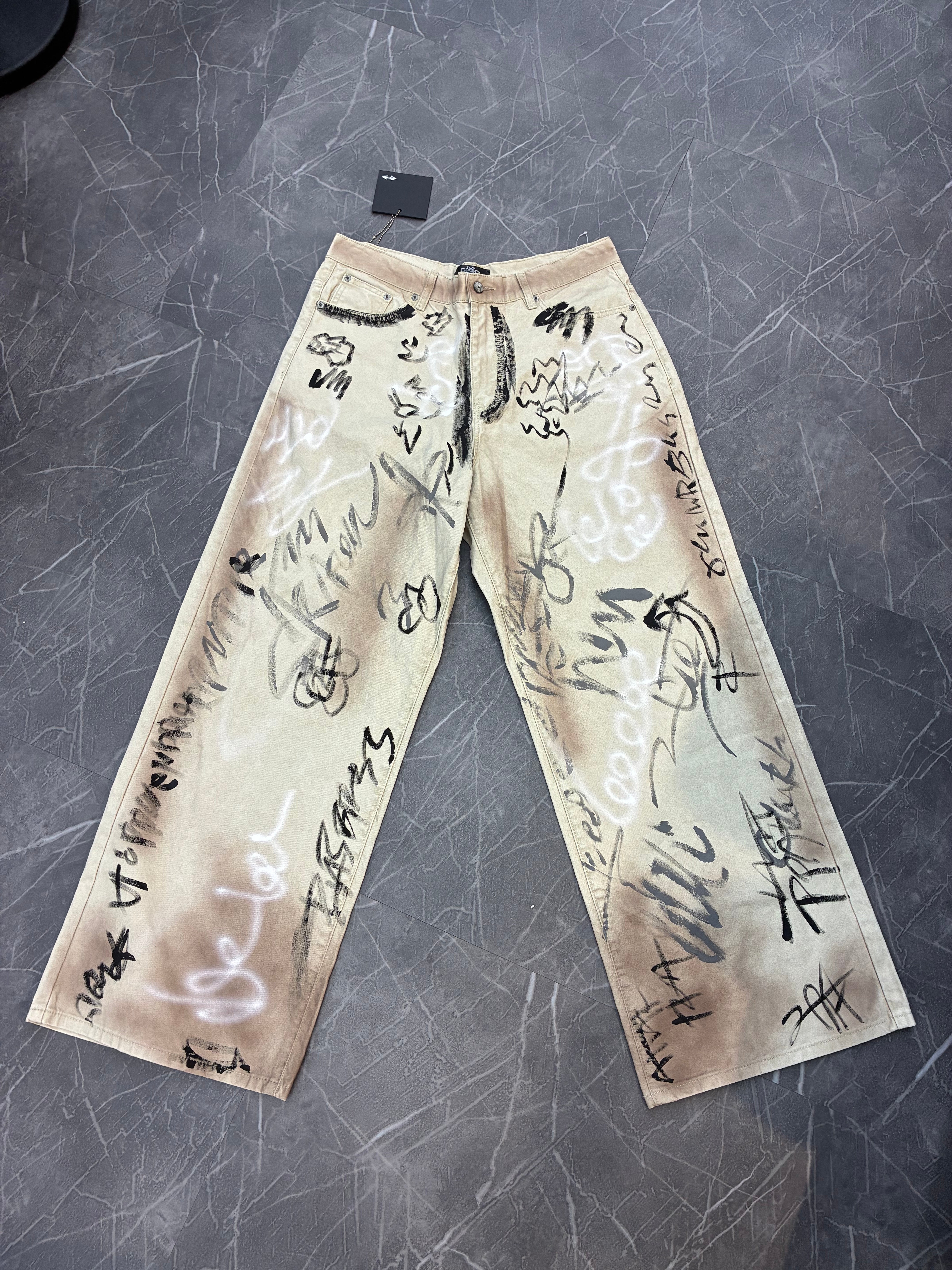 HMDD Graffiti Chinos