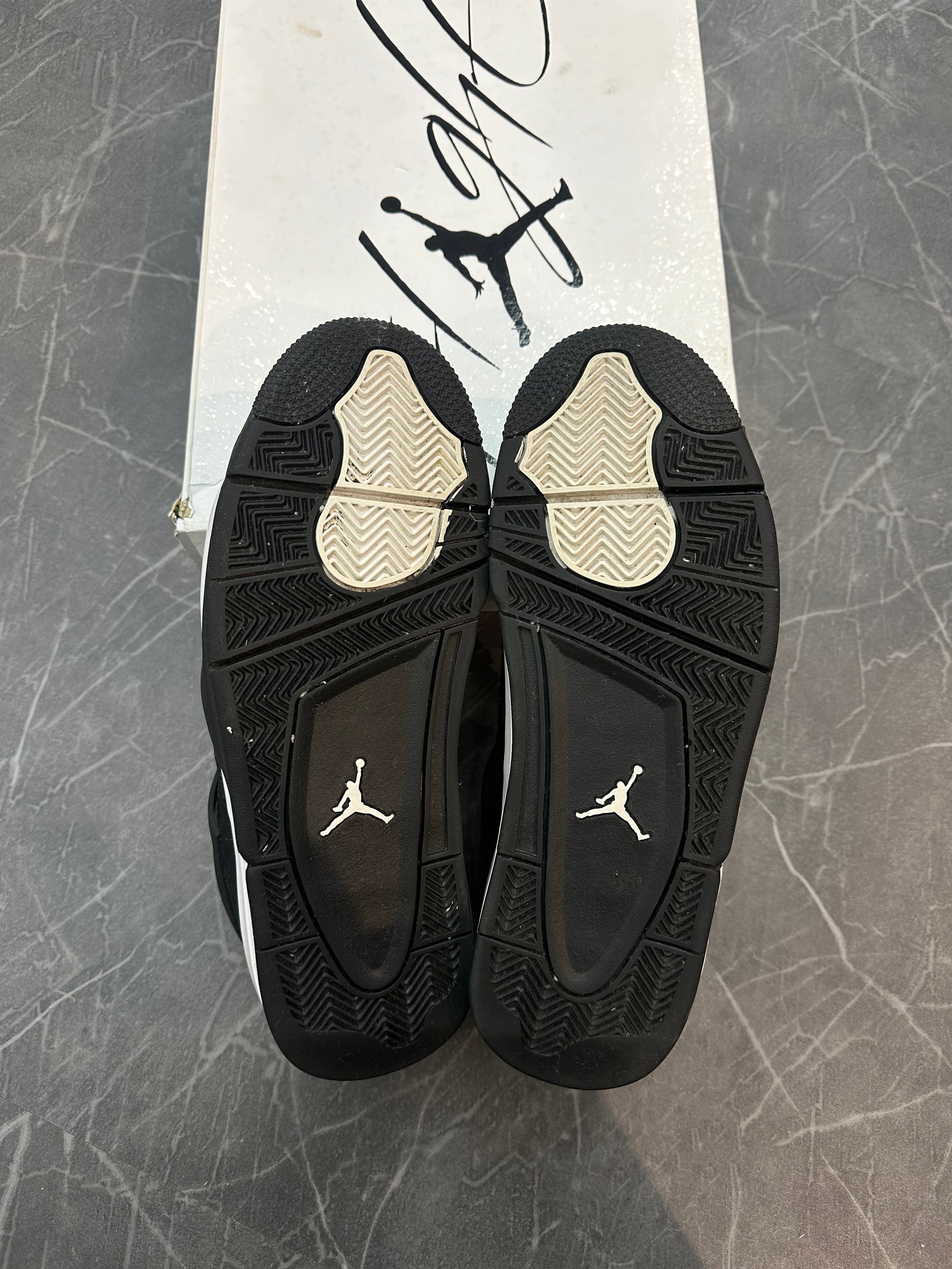 Jordan 4 “White Thunder”