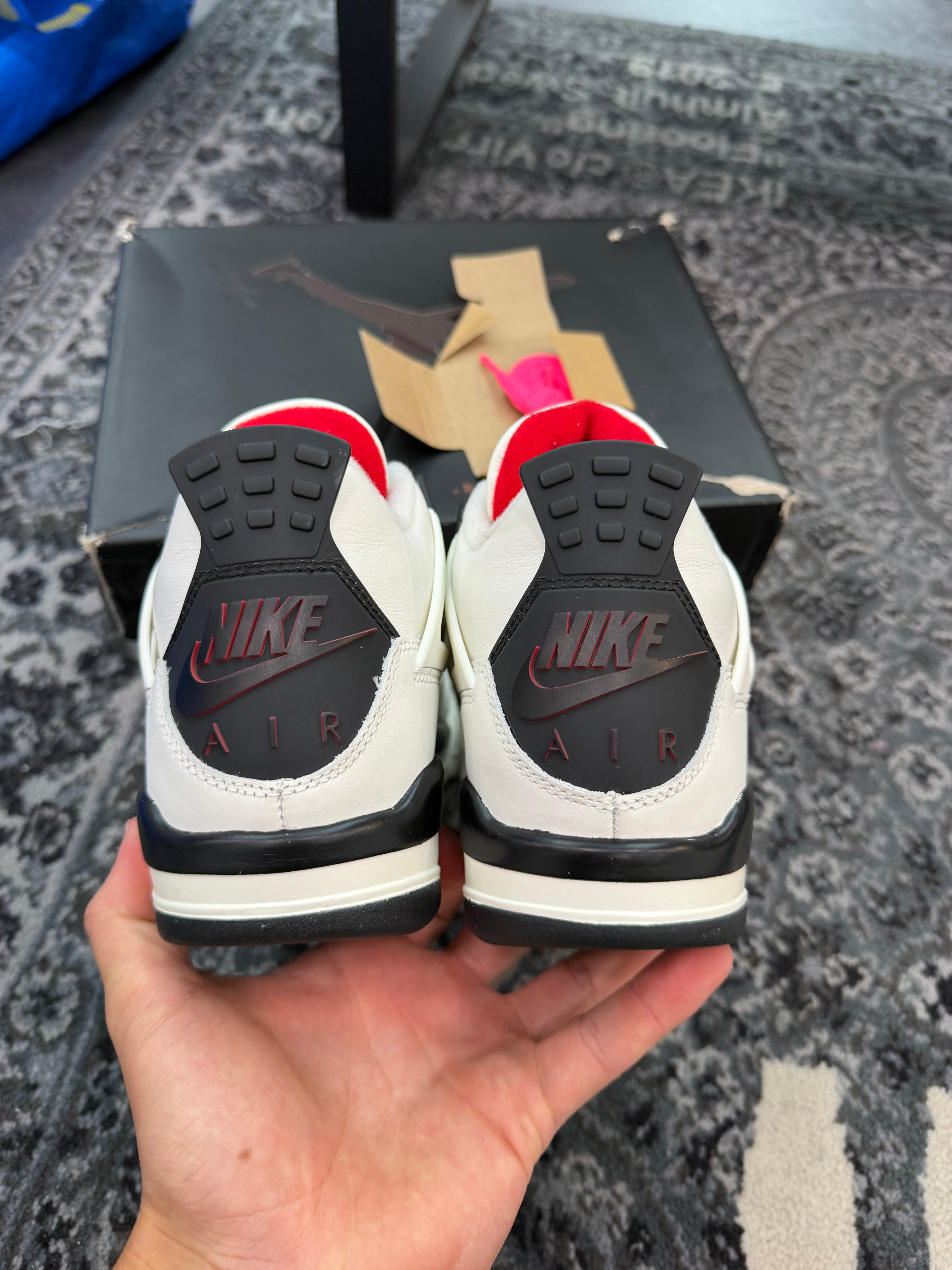 Jordan 4 “Flight Club”