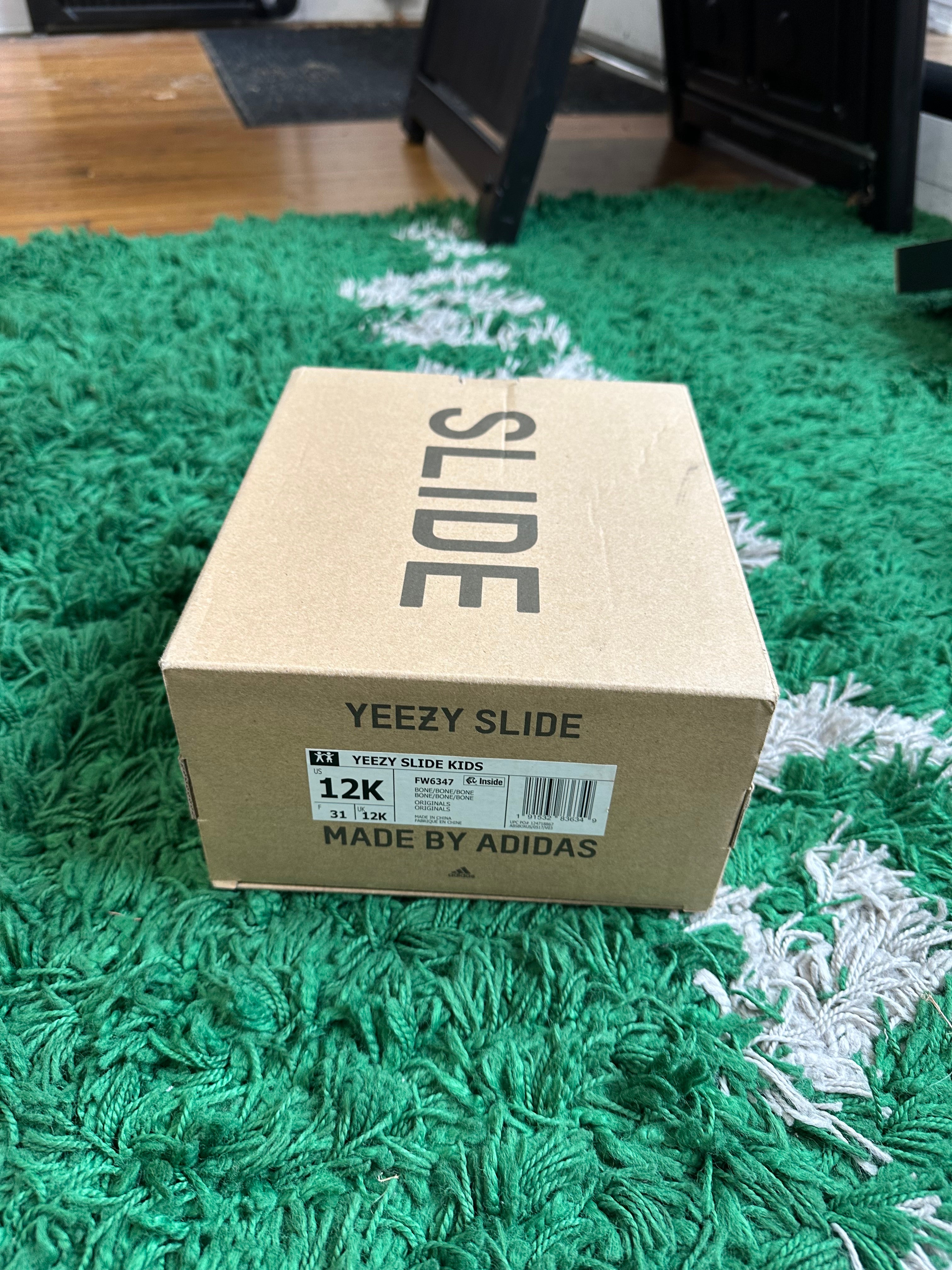 Yeezy Slide “Bone” Kids