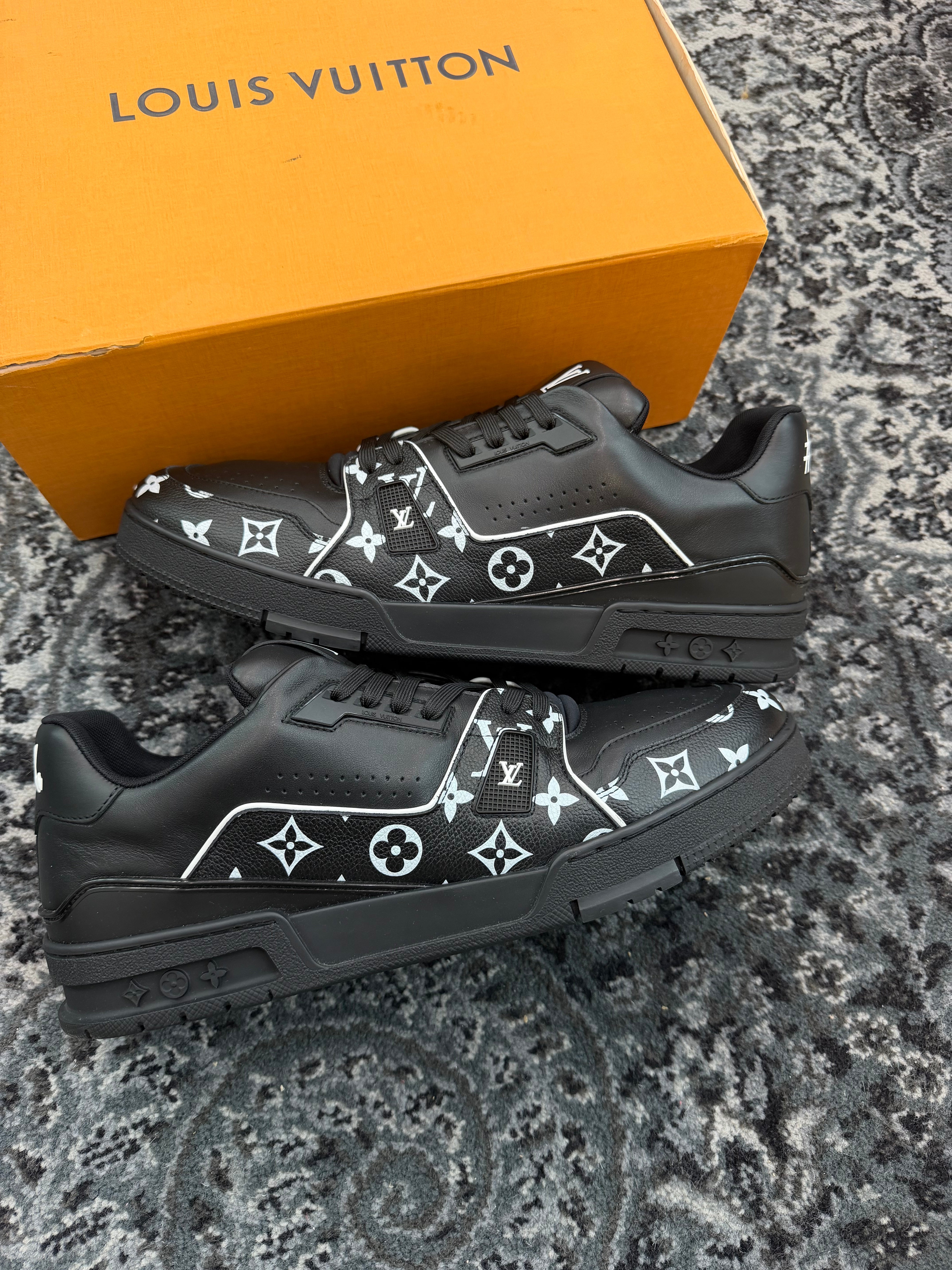 Louis Vuitton Trainer “Black White Monogram”
