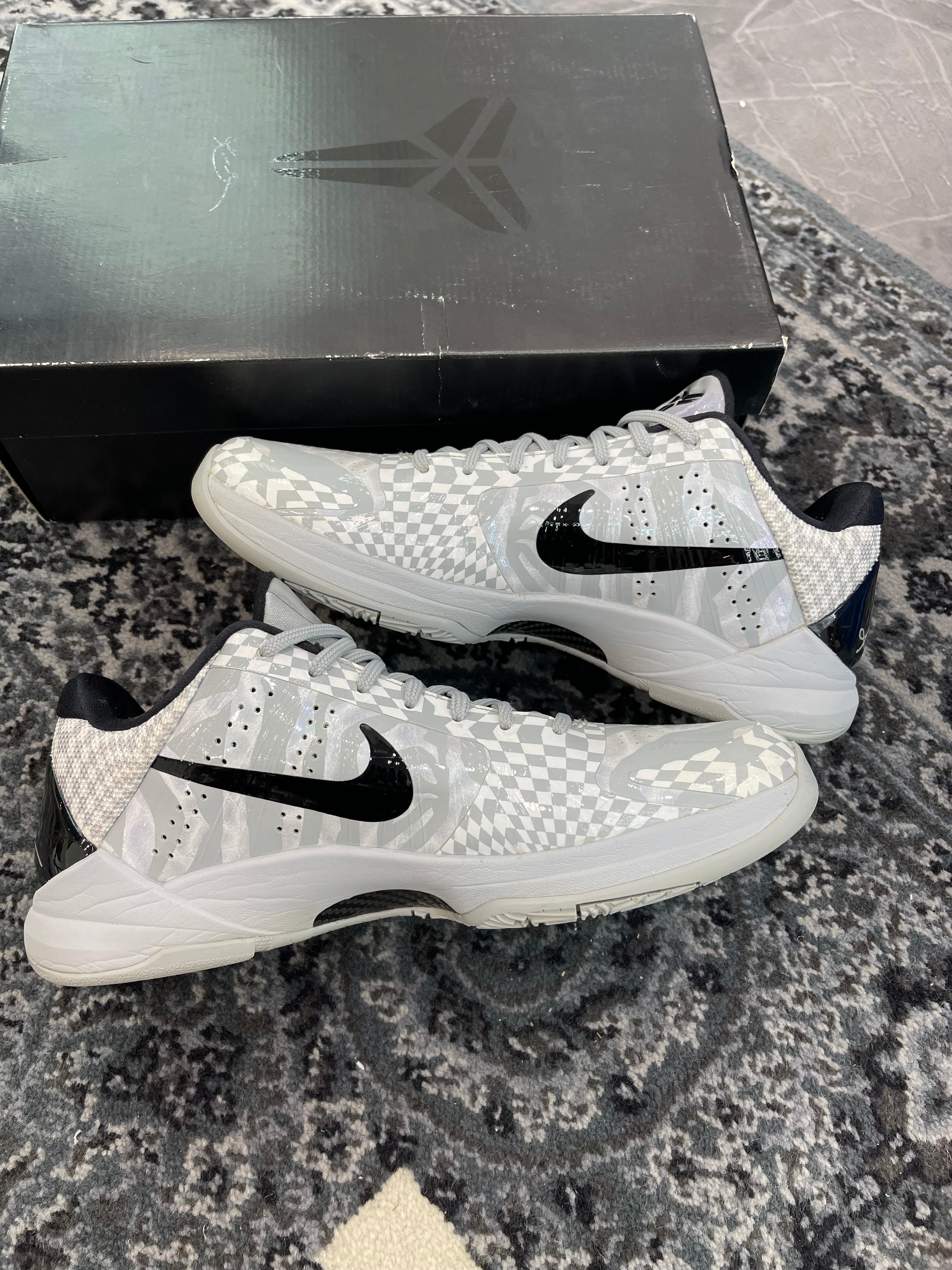 Kobe 5 Protro PE Demar Derozan “Zebra”