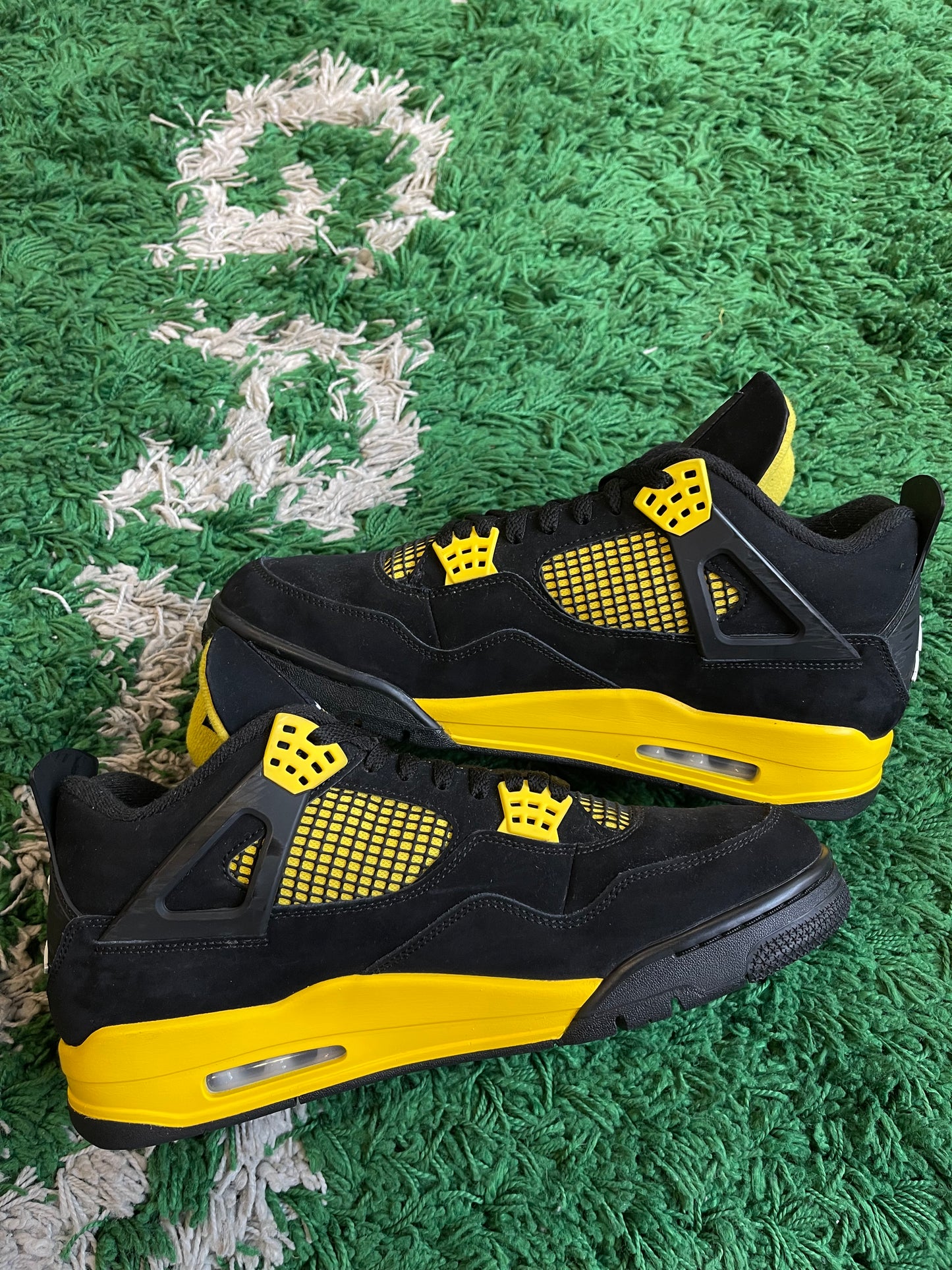 Jordan 4 “Thunder”