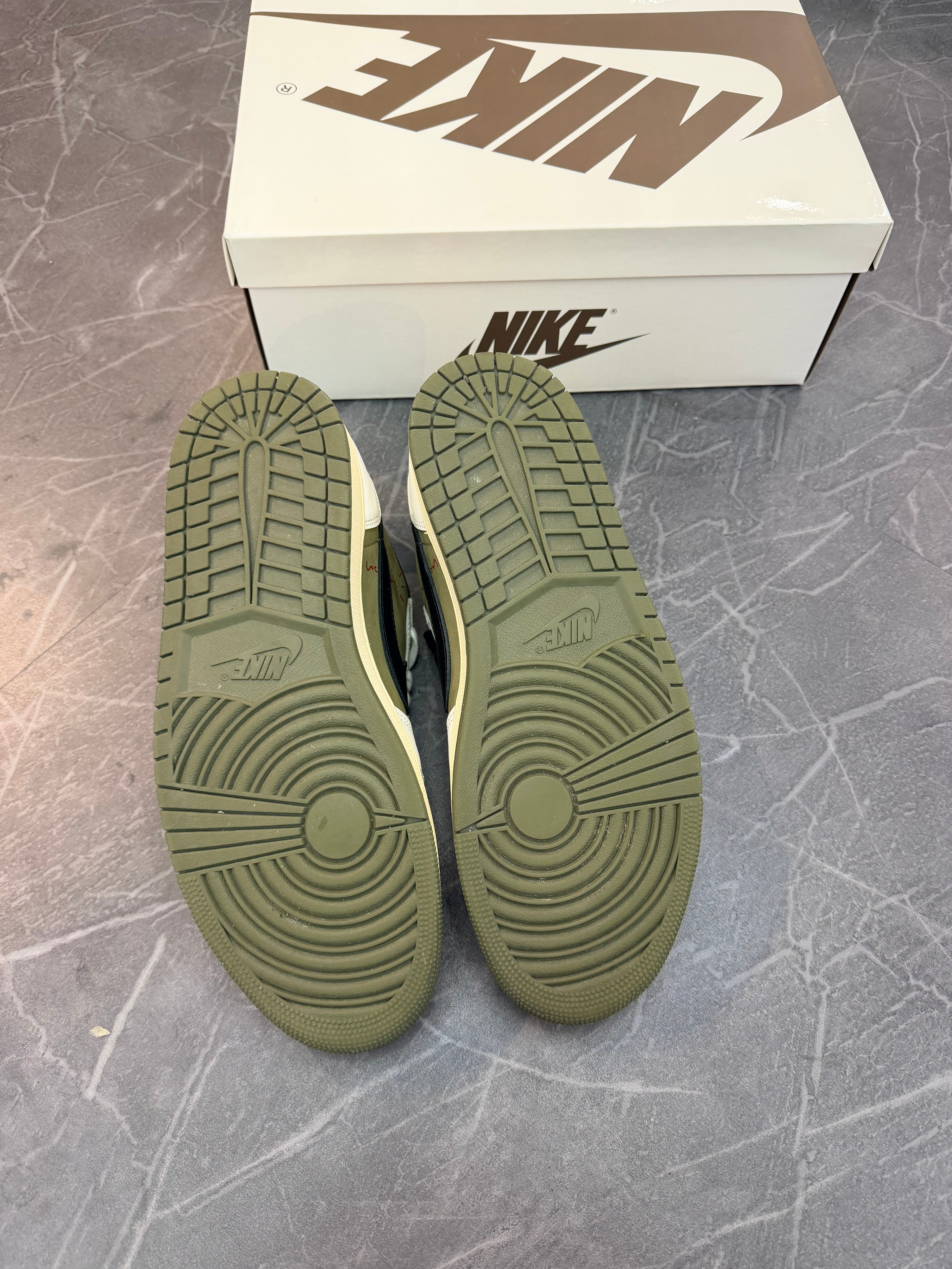 Travis Scott Jordan 1 Low “Medium Olive”