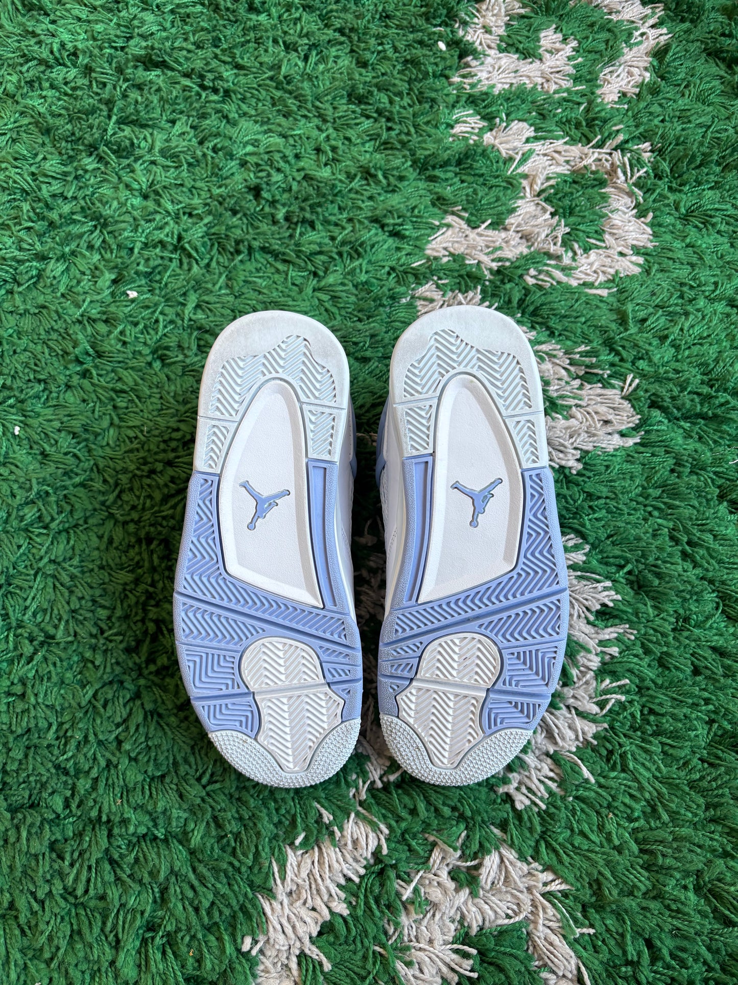 Jordan 4 “Forget Me Not”
