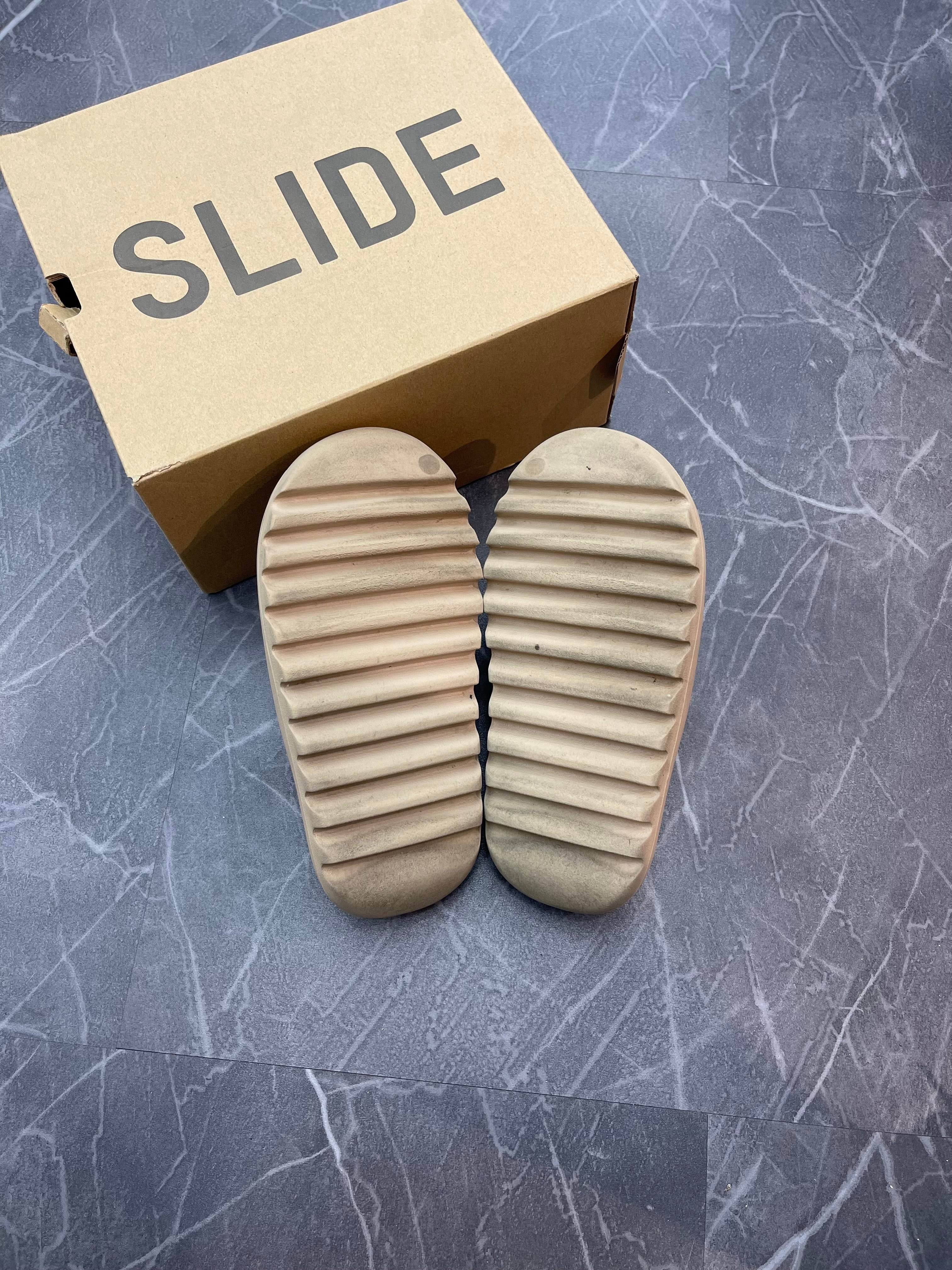 Yeezy Slide “Pure”