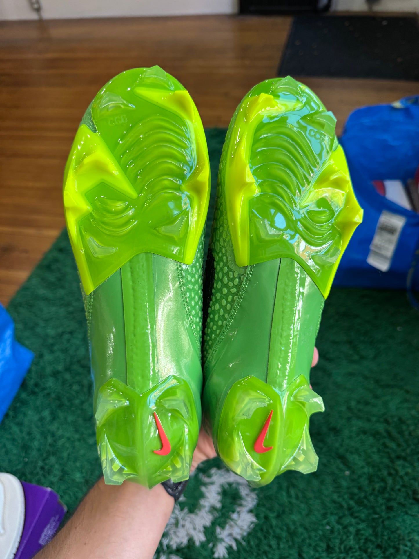 Nike Vapor Edge x Kobe 6 Cleats “Grinch”