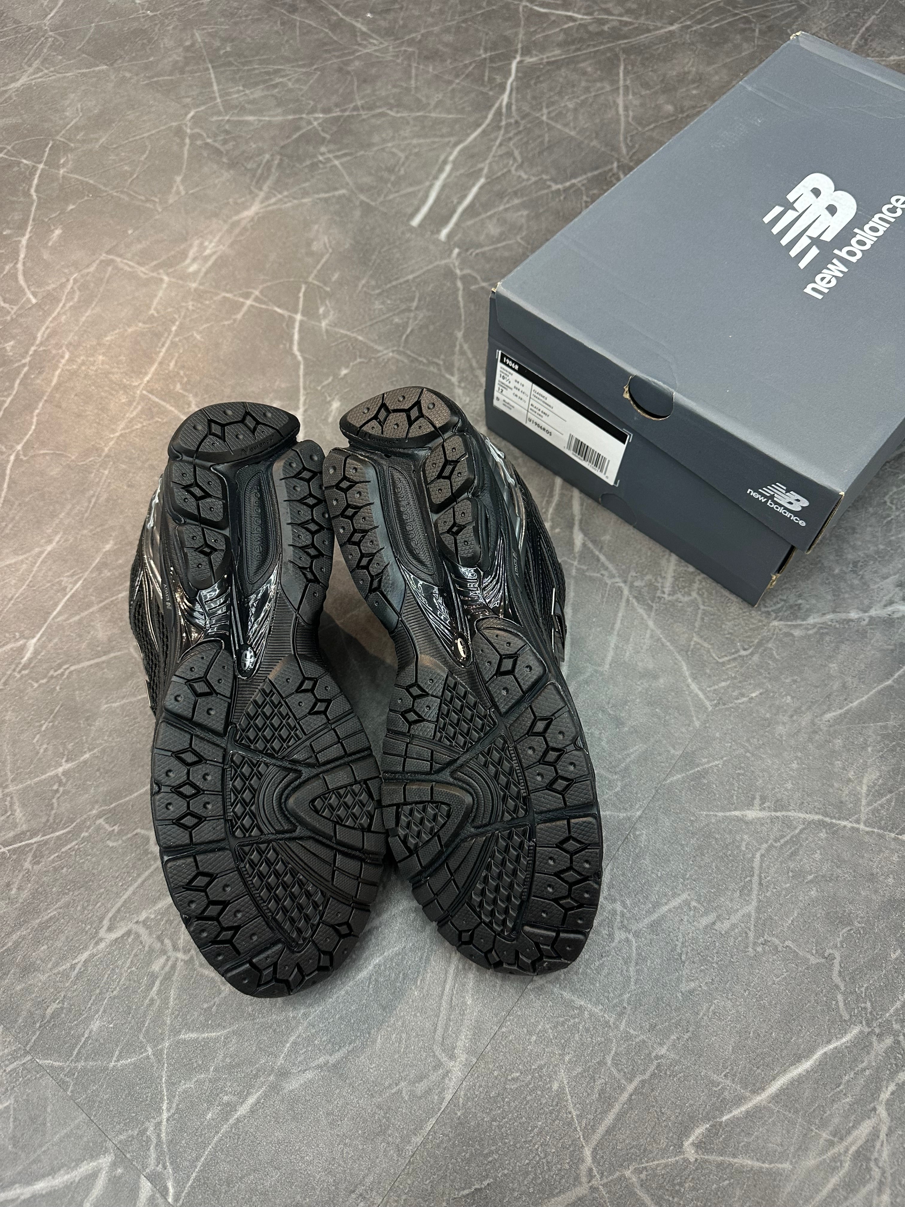 New Balance 1906R “Black Silver”