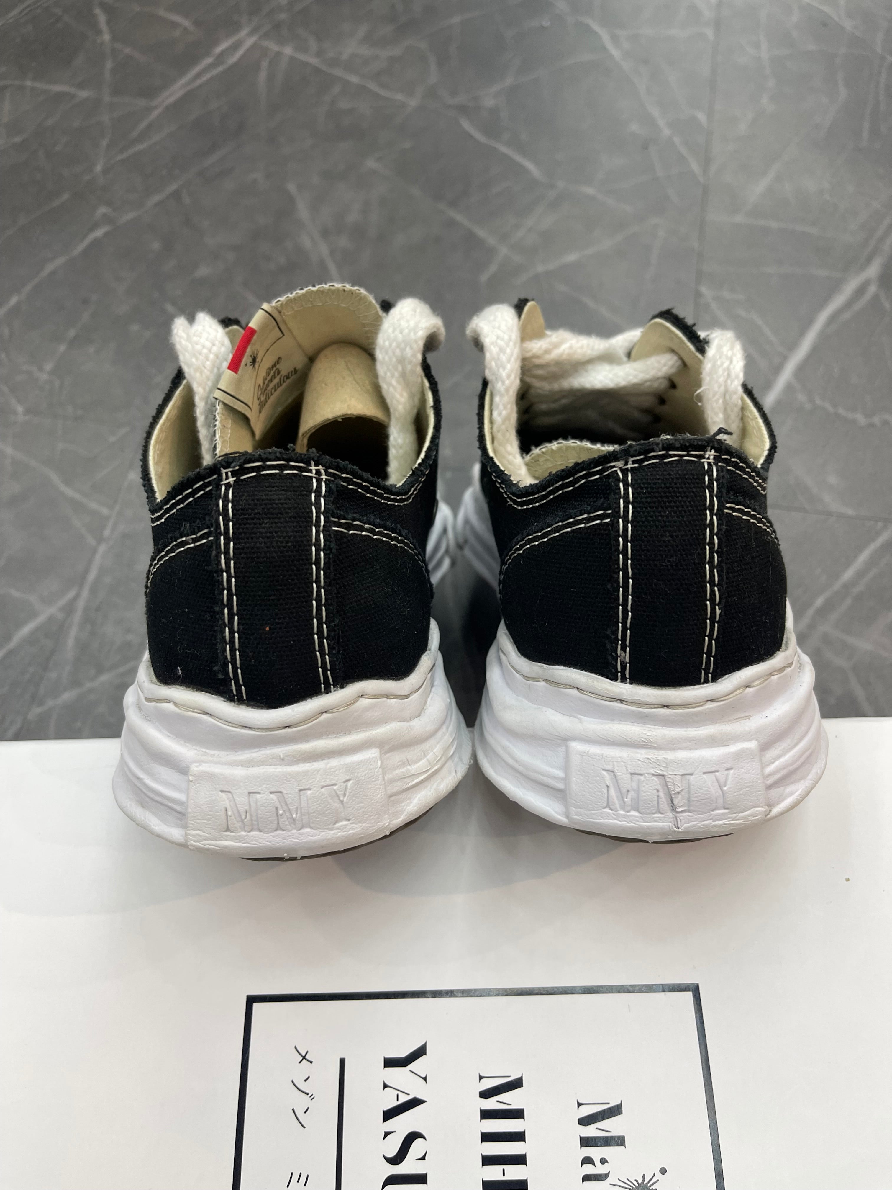 Maison Mihara Canvas Low “Black”