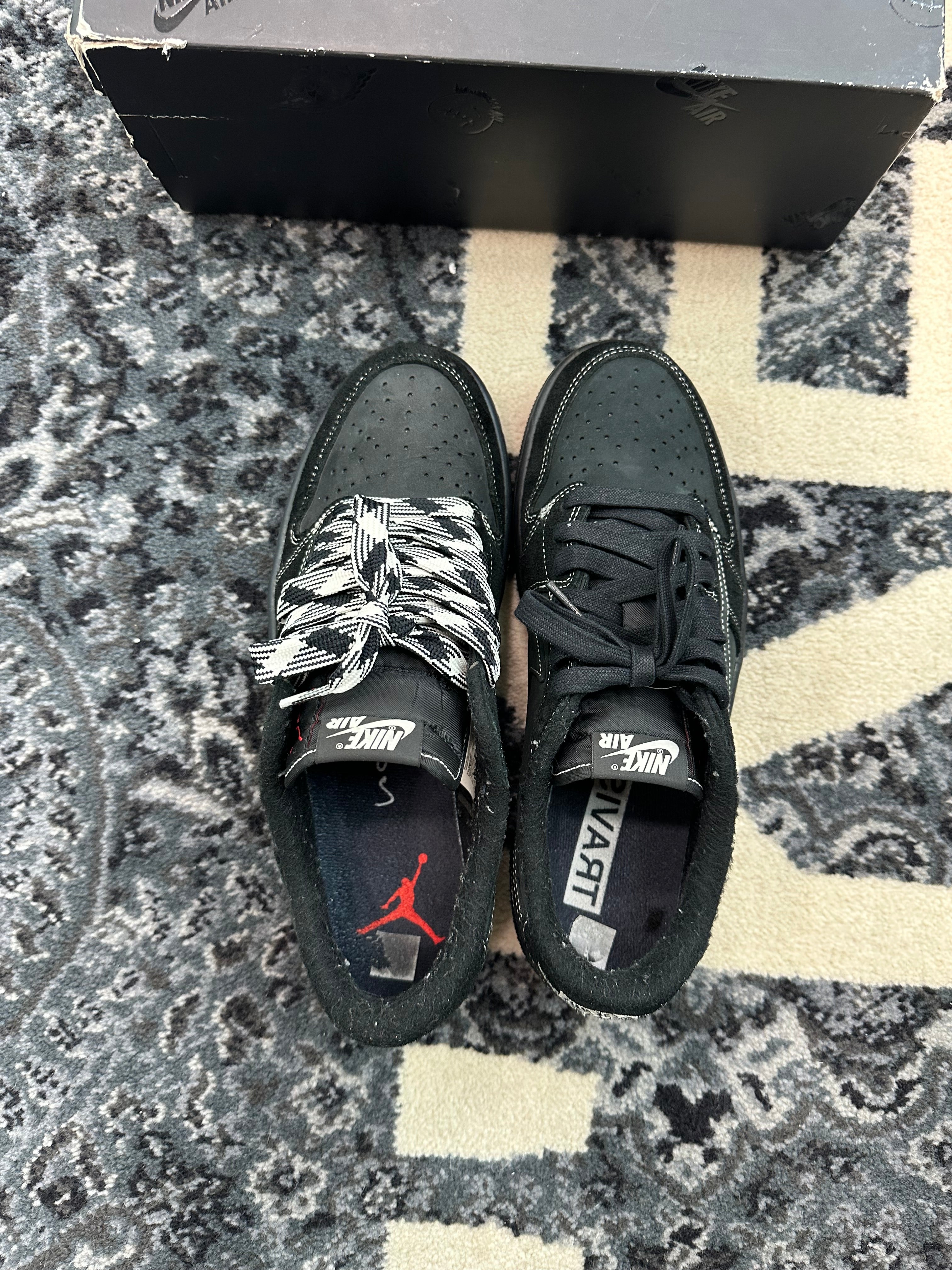 Jordan 1 Low Travis Scott “Phantom”