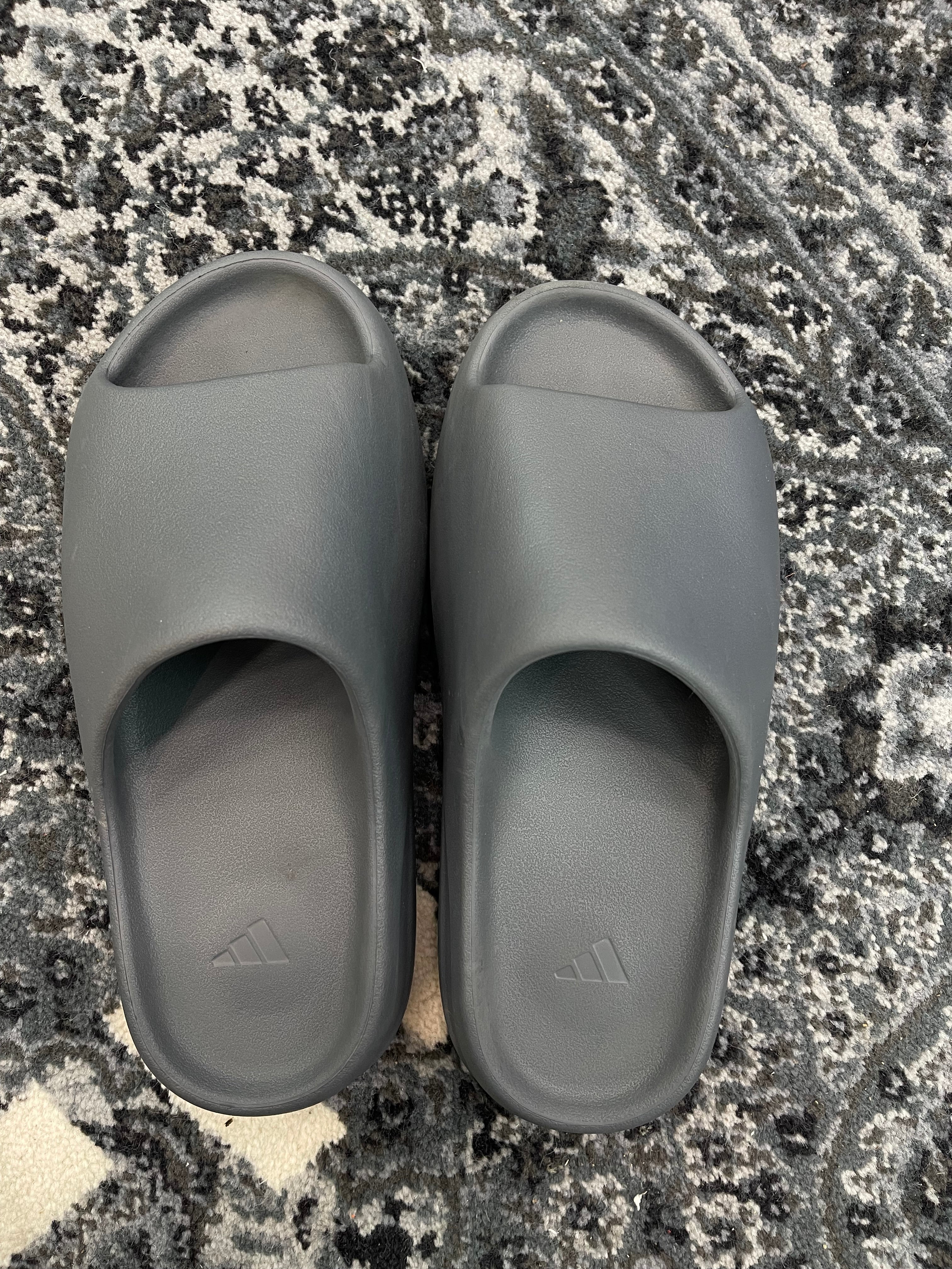 Yeezy Slides “Granite”