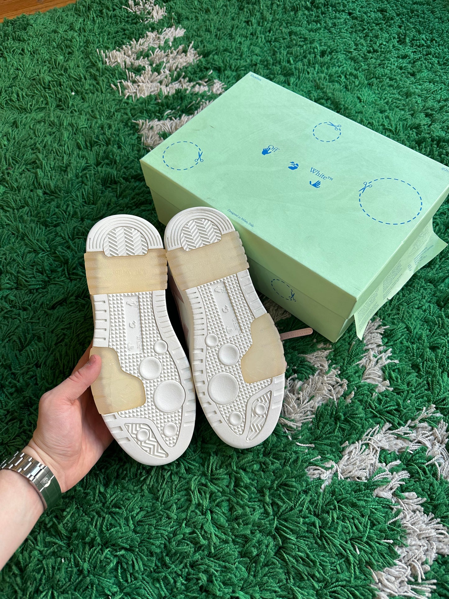 Off-White Out of office “Pink”
