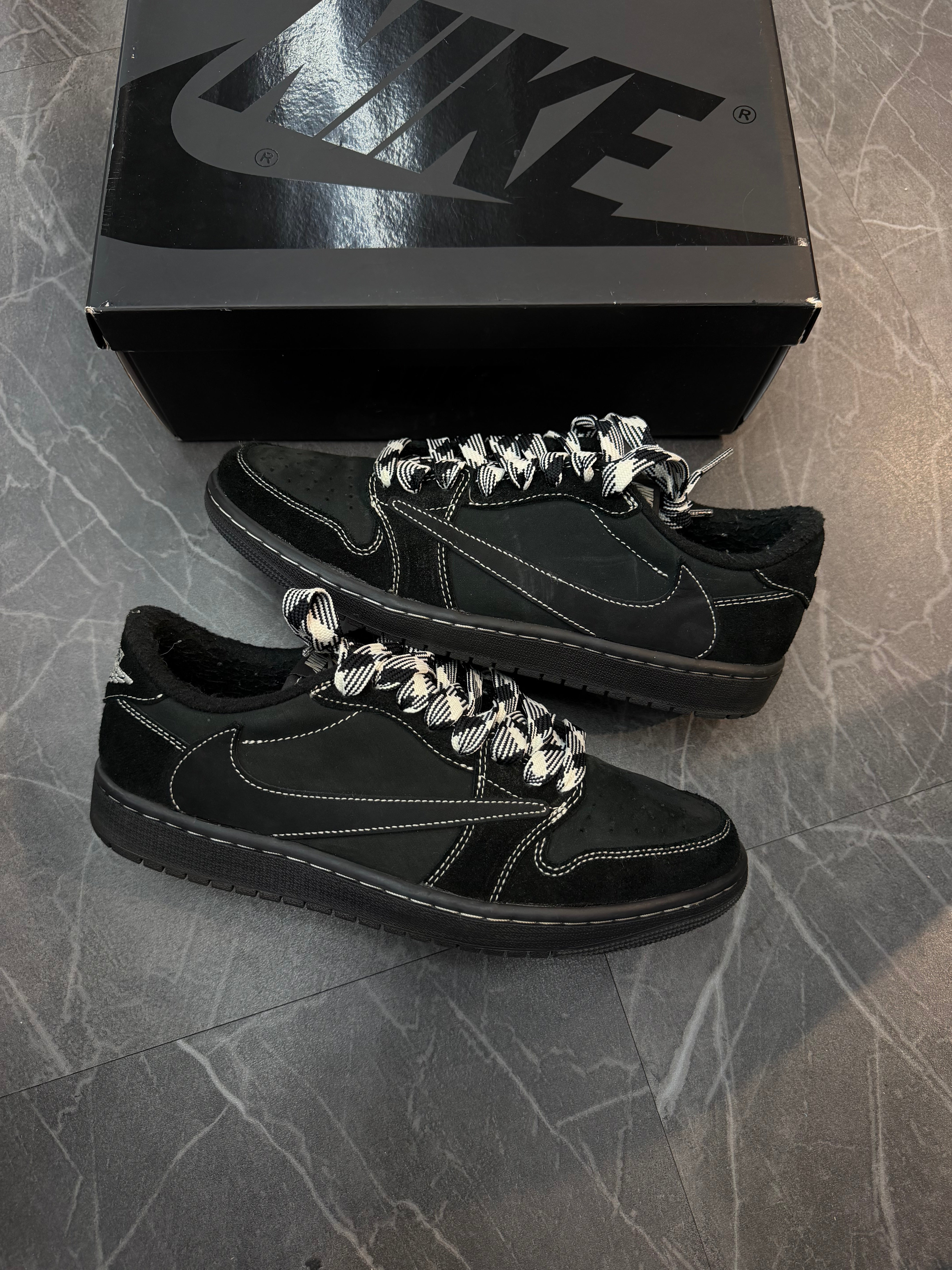 Jordan 1 Low Travis Scott “Phantom”