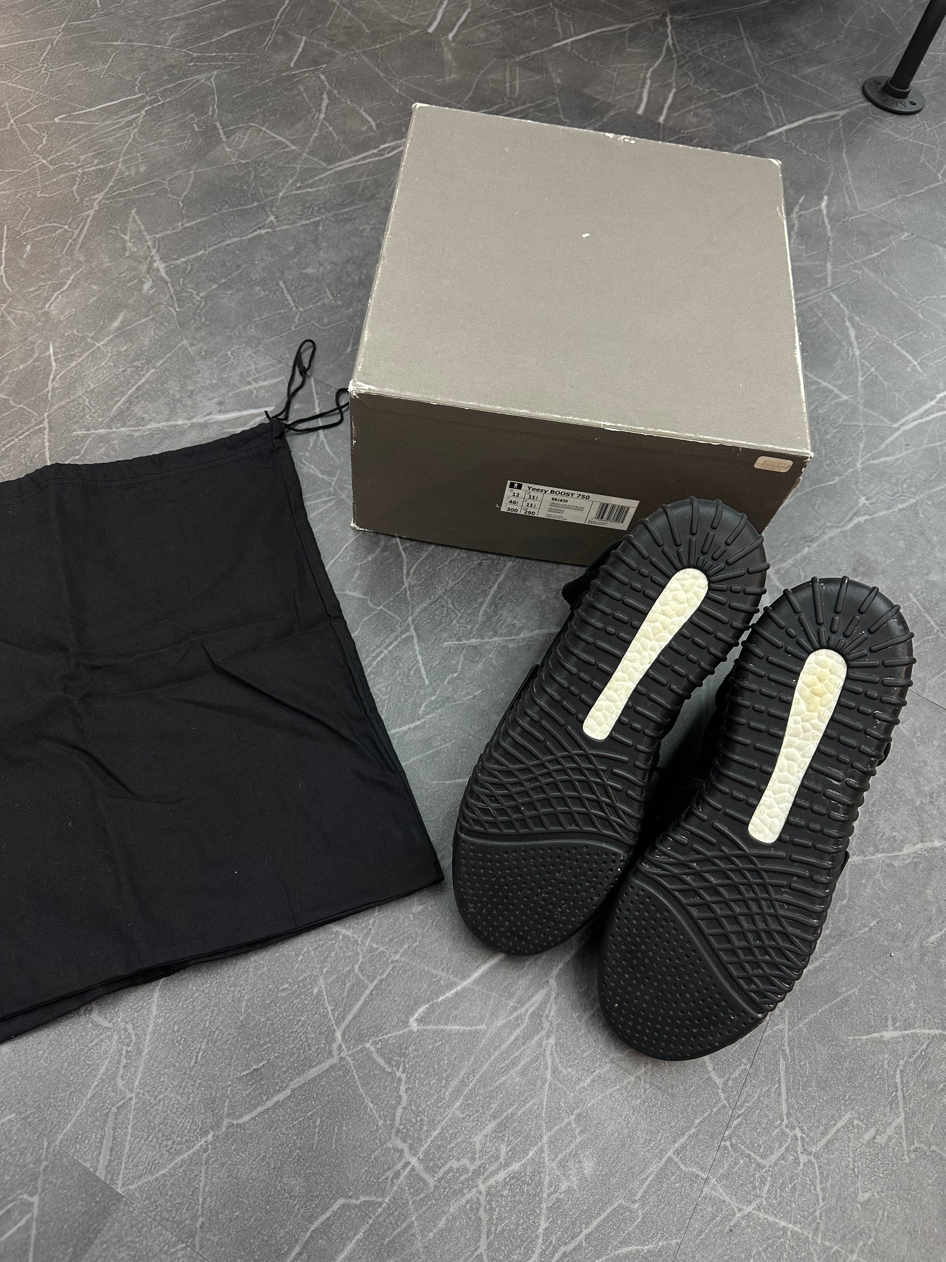 Yeezy Boost 750 “Triple Black”
