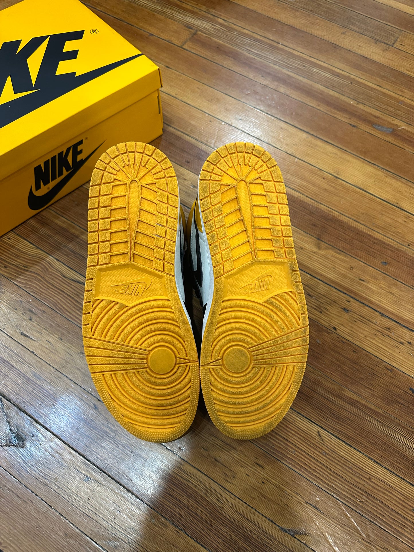 Jordan 1 High “Taxi”