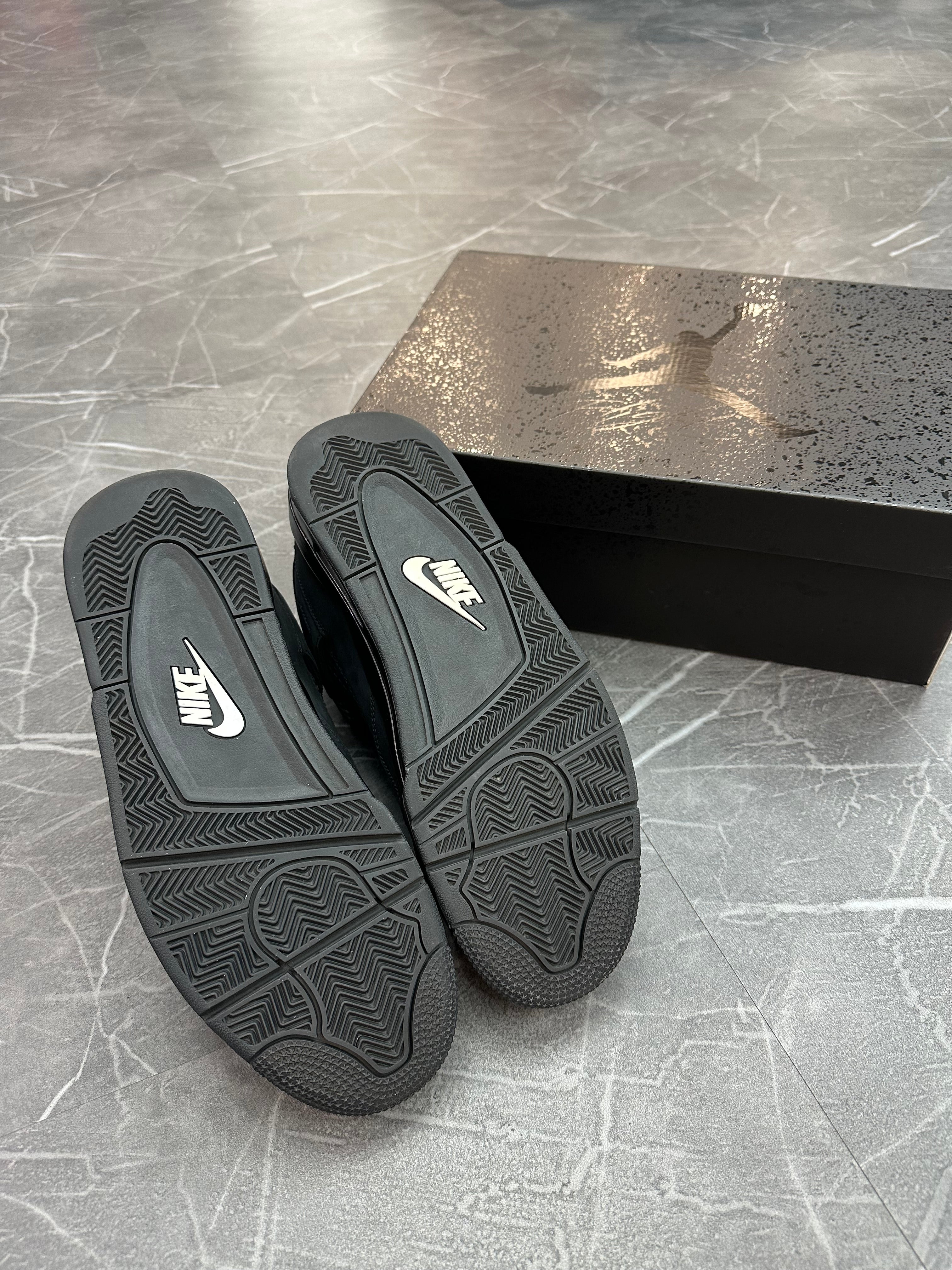 Jordan 4 “Black Cat” (2025)