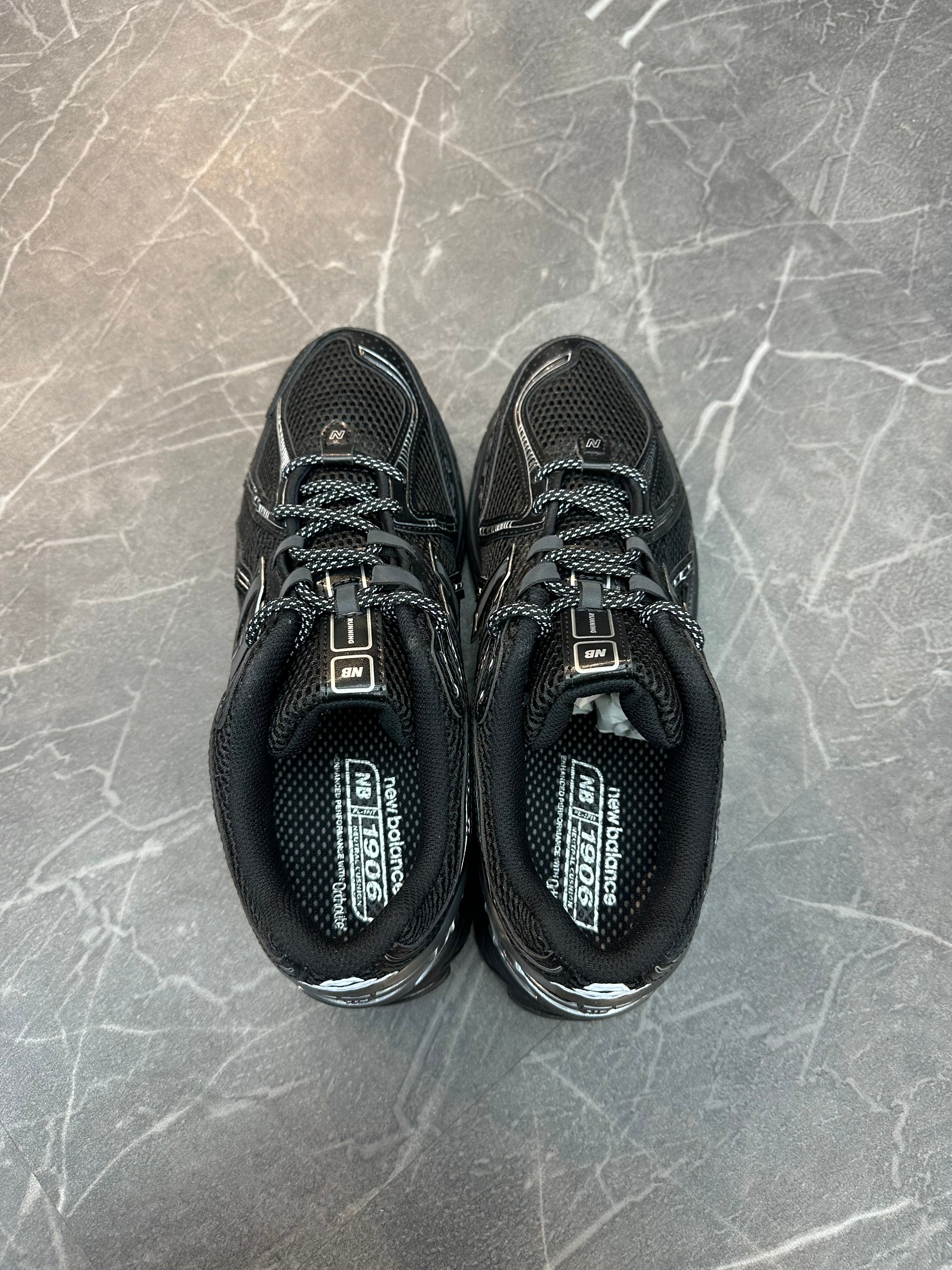 New Balance 1906R “Black Silver”