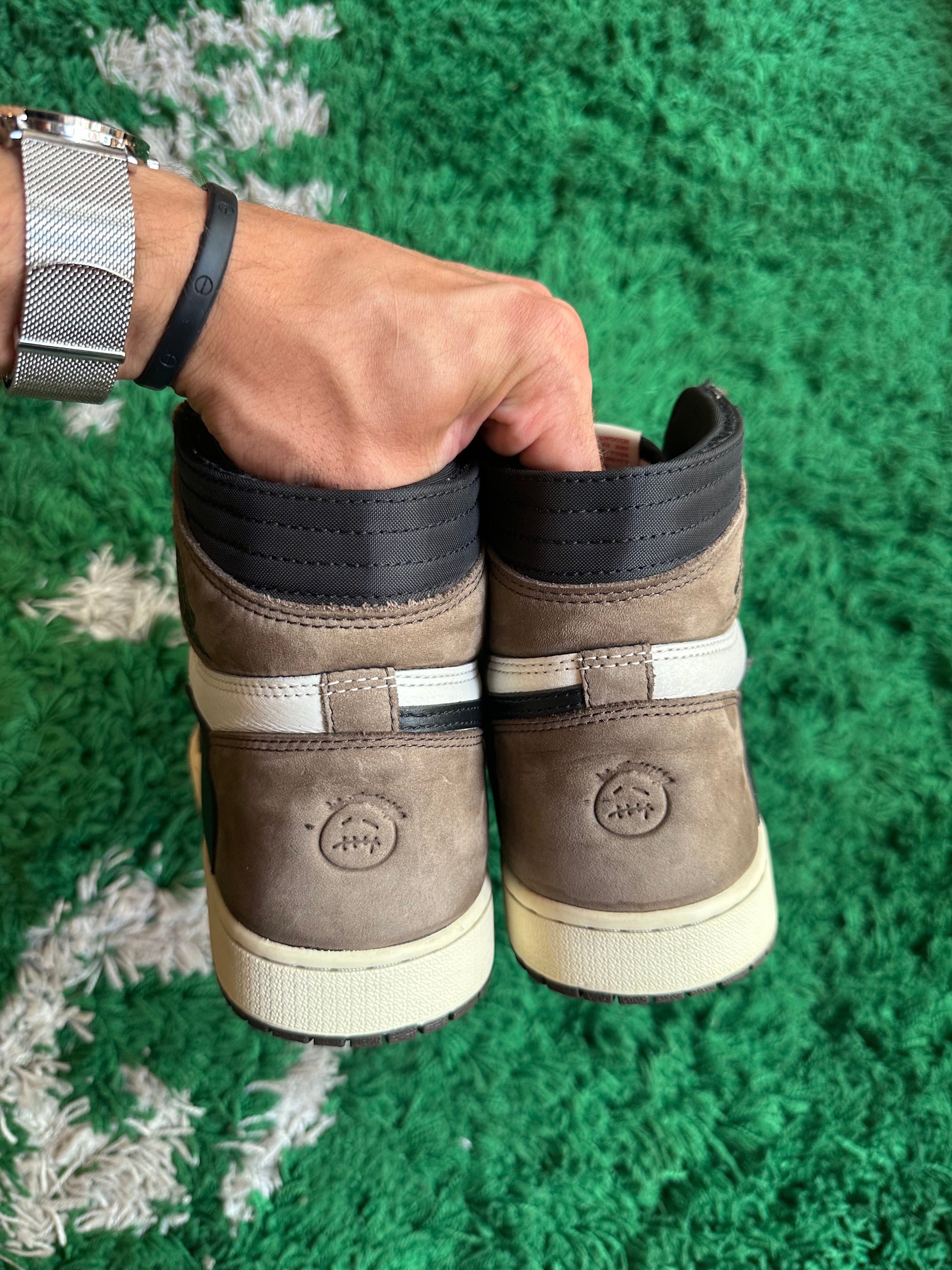 Jordan 1 High Travis Scott “Mocha”