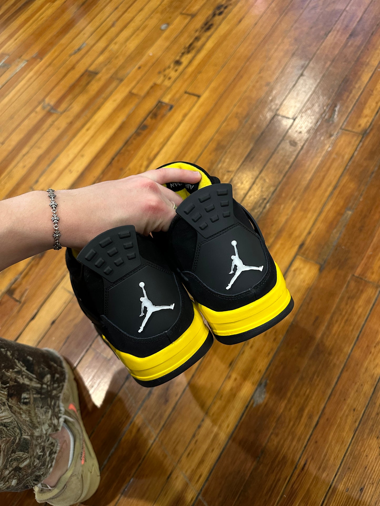 Jordan 4 “Thunder”