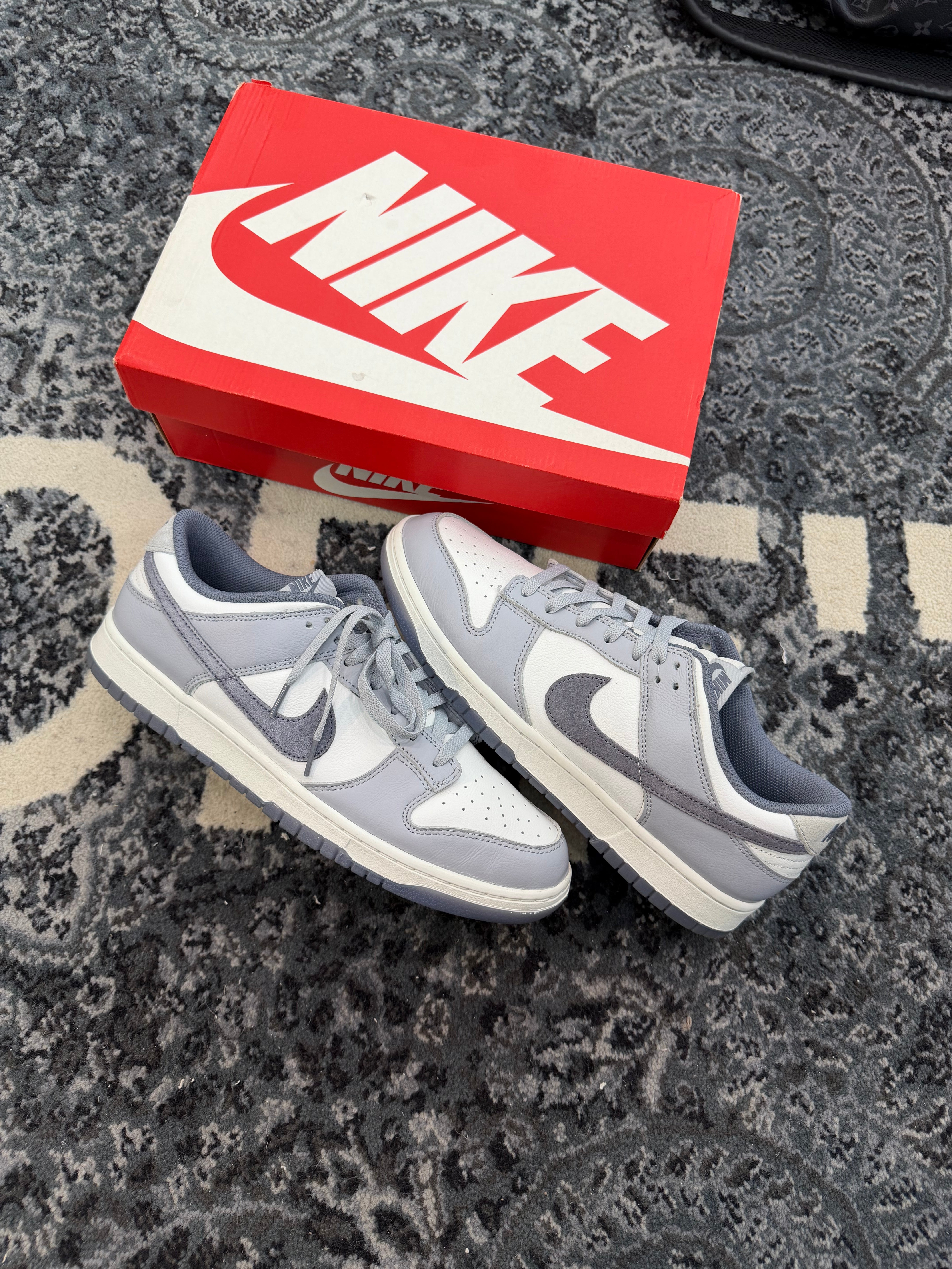 Nike Dunk Low “Light Carbon”