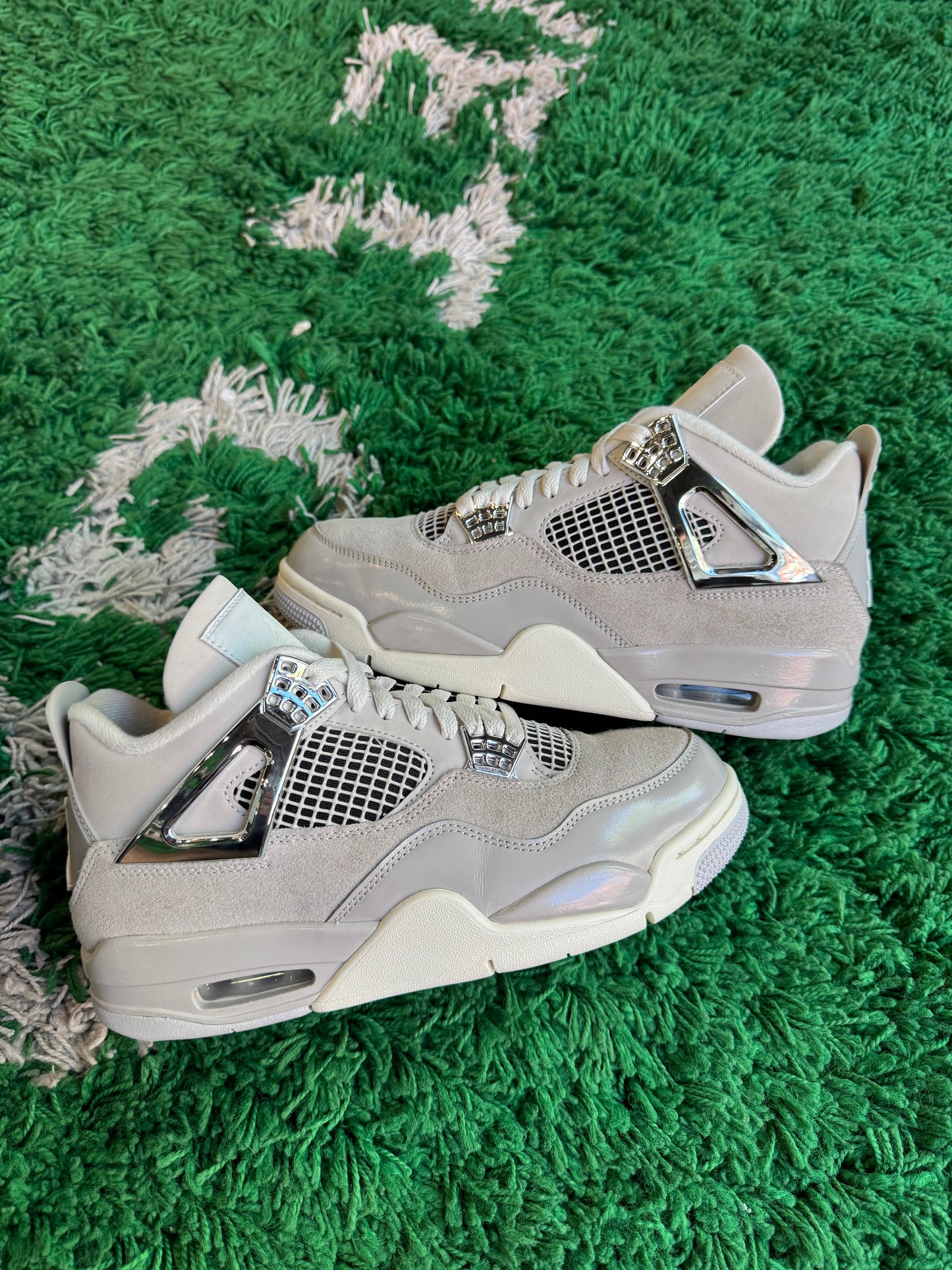 Jordan 4 “Frozen Moments”