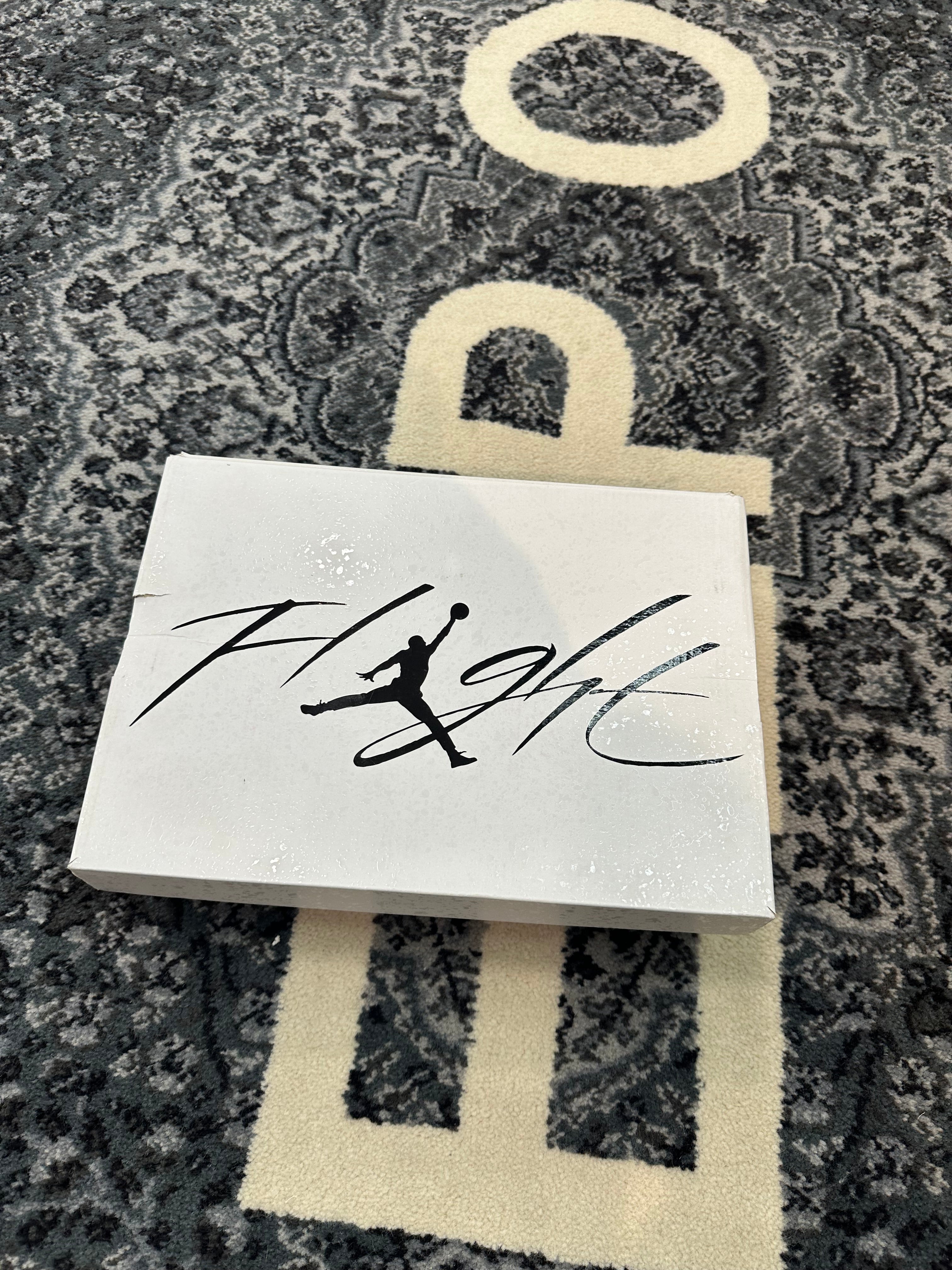 Jordan 4 “White Thunder”