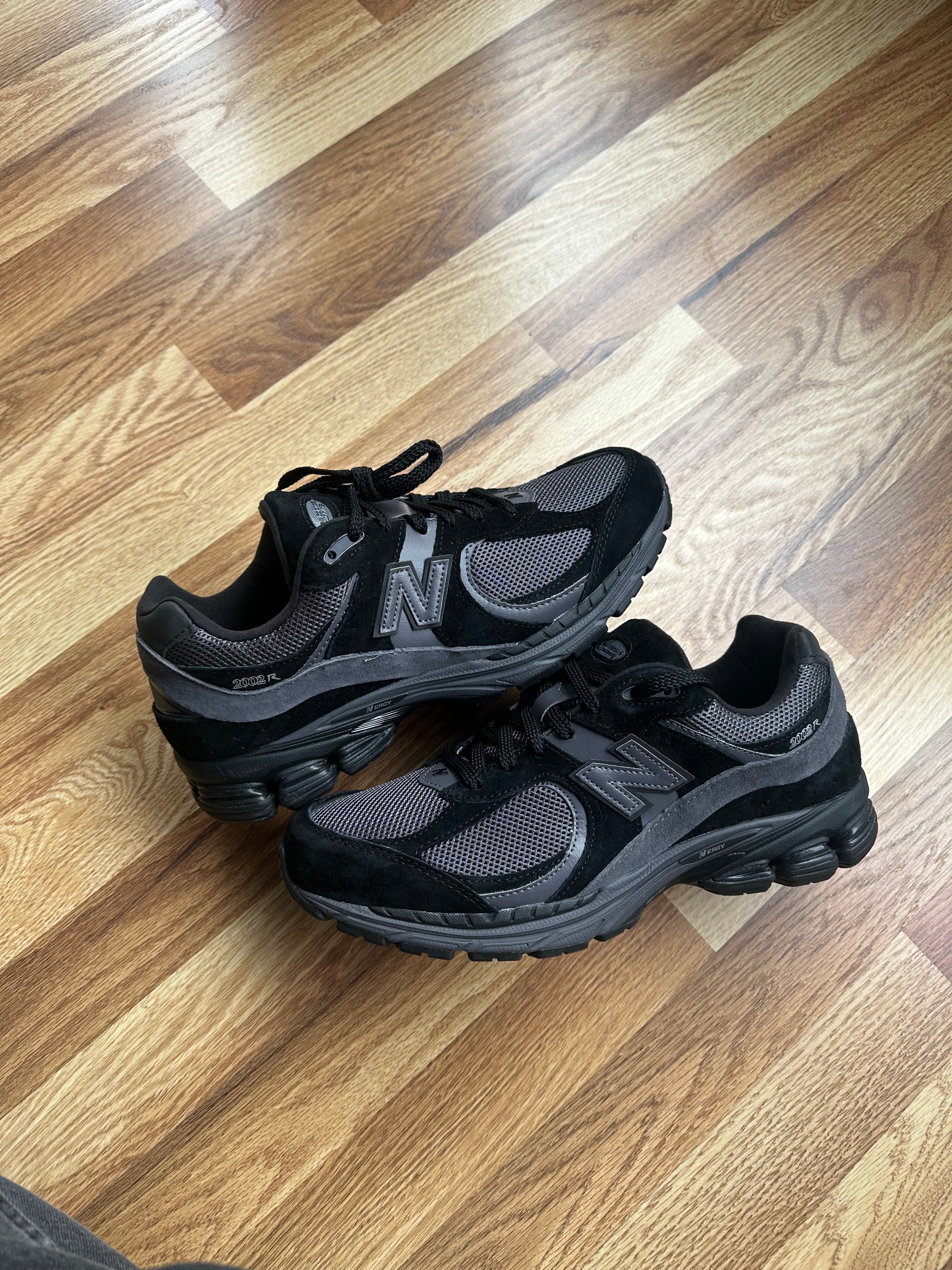 New Balance 2002R “Black Dark Grey”