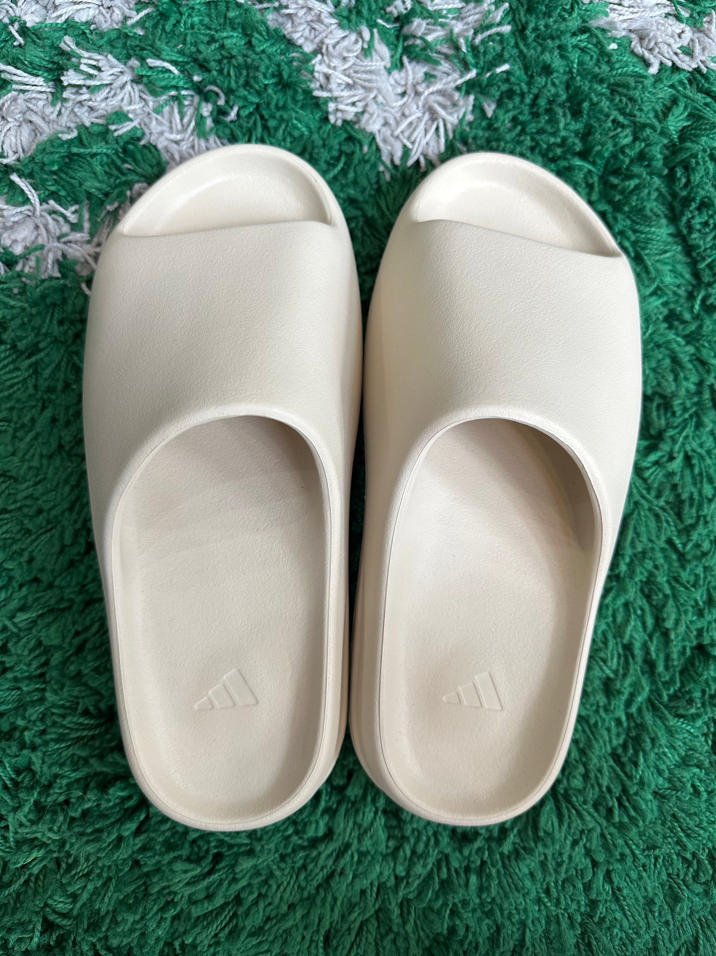 Yeezy Slide “Bone”