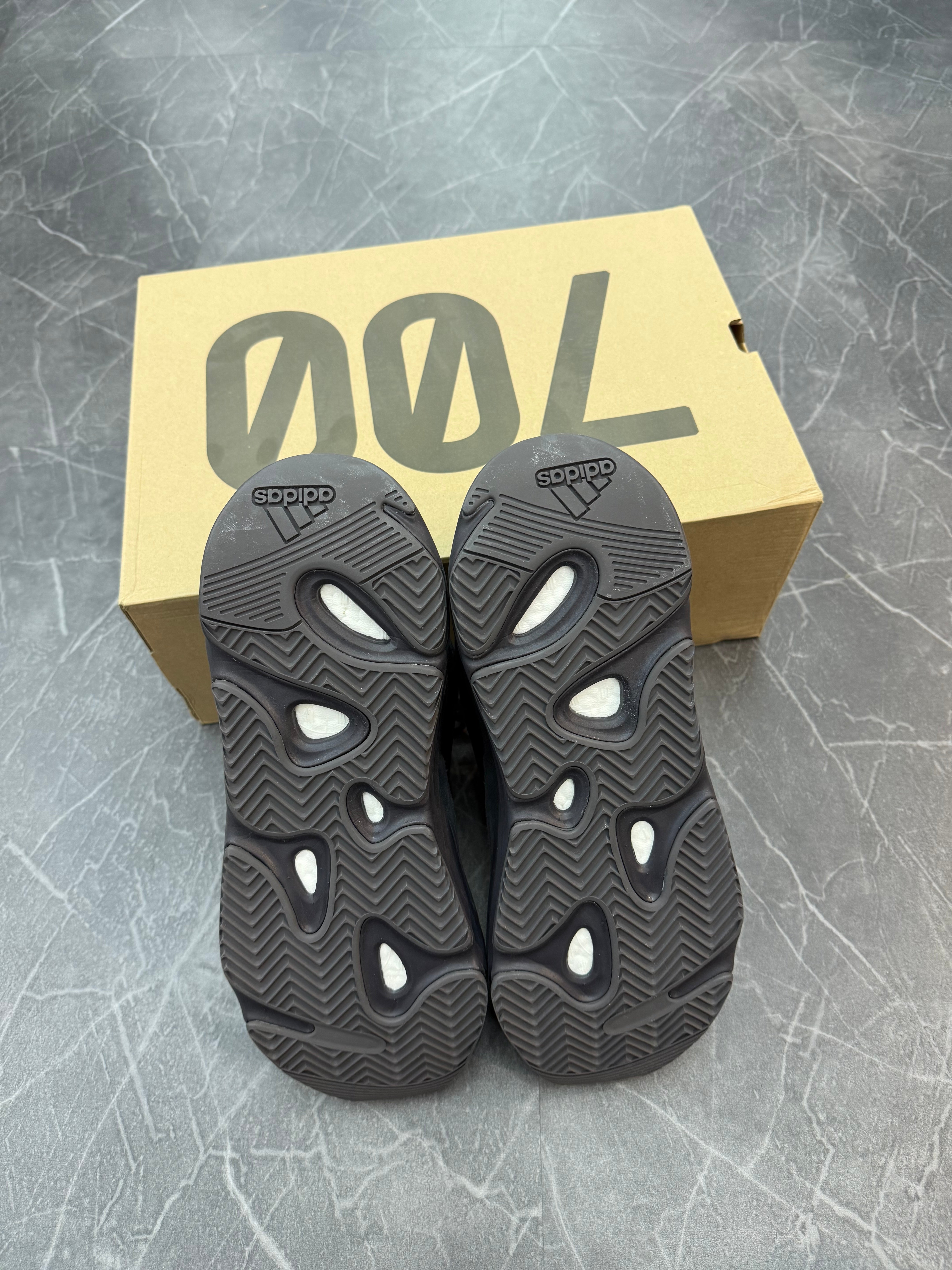 Yeezy 700 “Vanta”